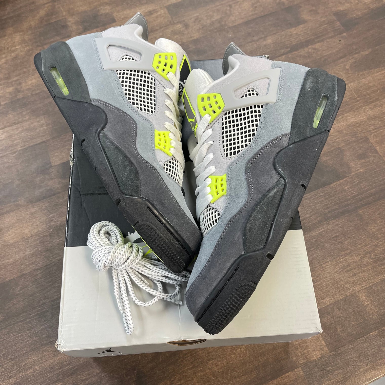 Neon 95 Jordan 4 SE (USED)
