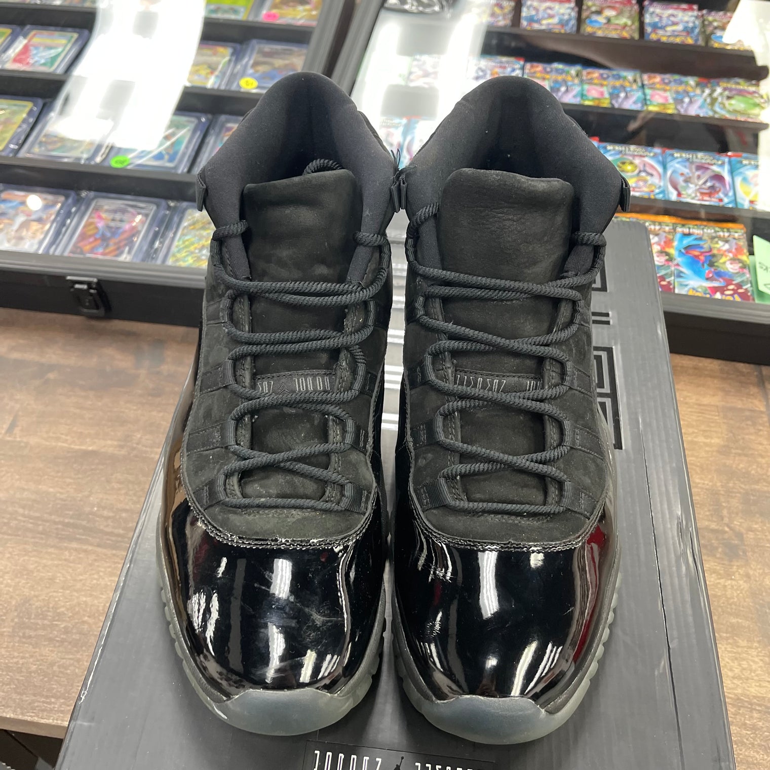 Cap and Gown Jordan 11 (USED)