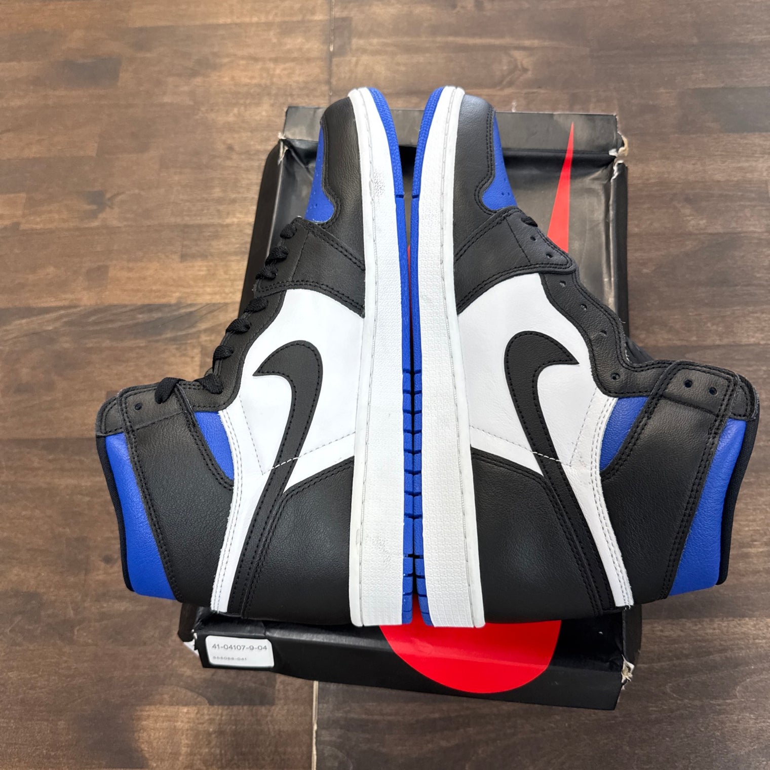 Royal Toe Jordan 1 Retro High (Damaged box, markings)