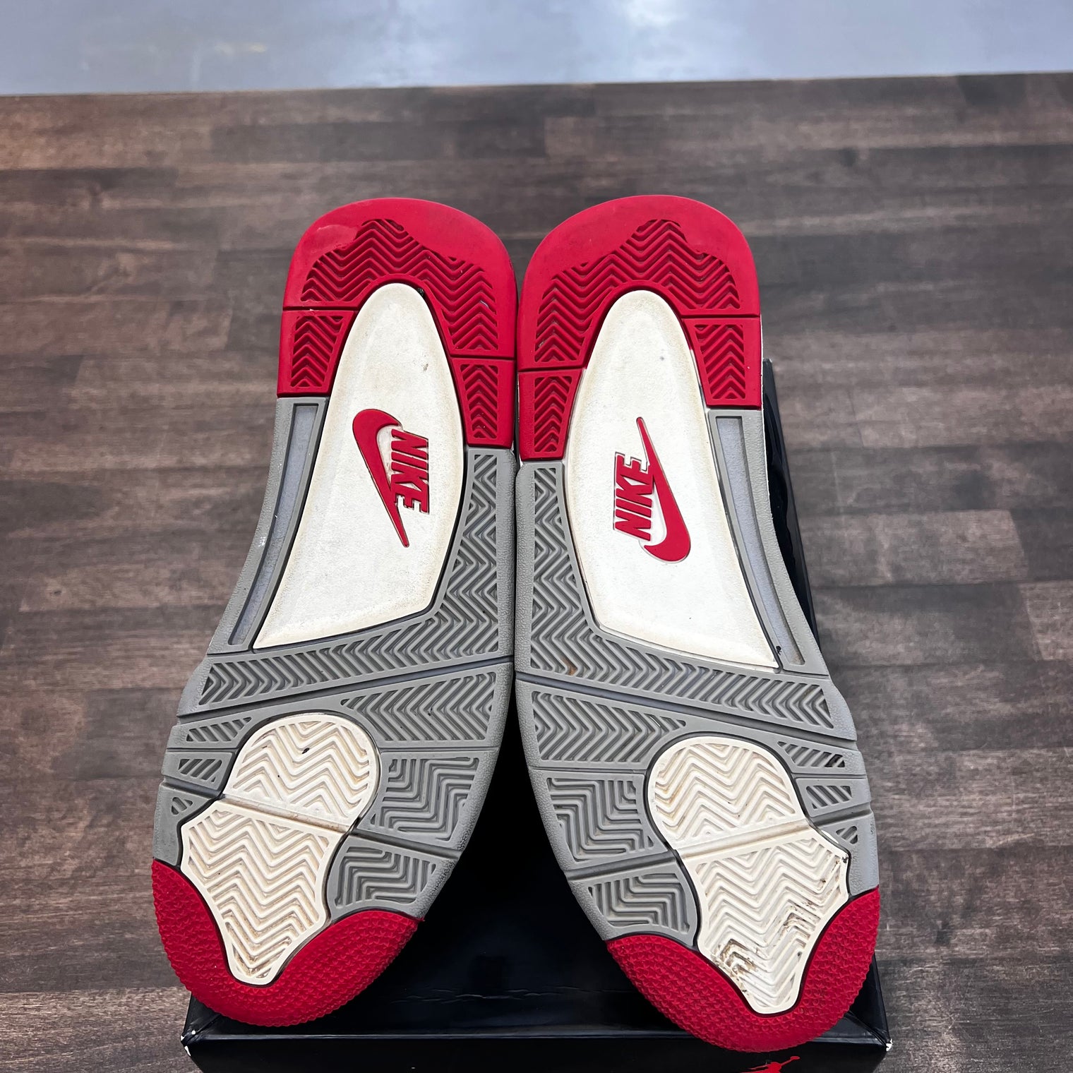Bred Jordan 4 2019 (USED)
