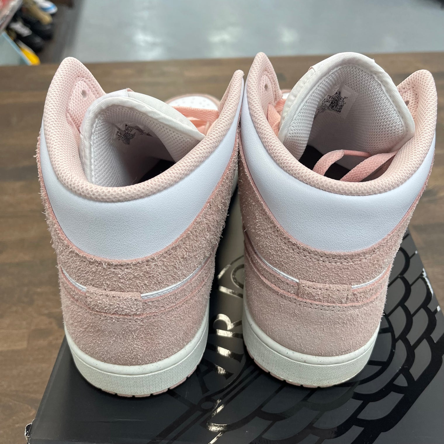 Legend Pink Jordan 1 Mid SE (USED)