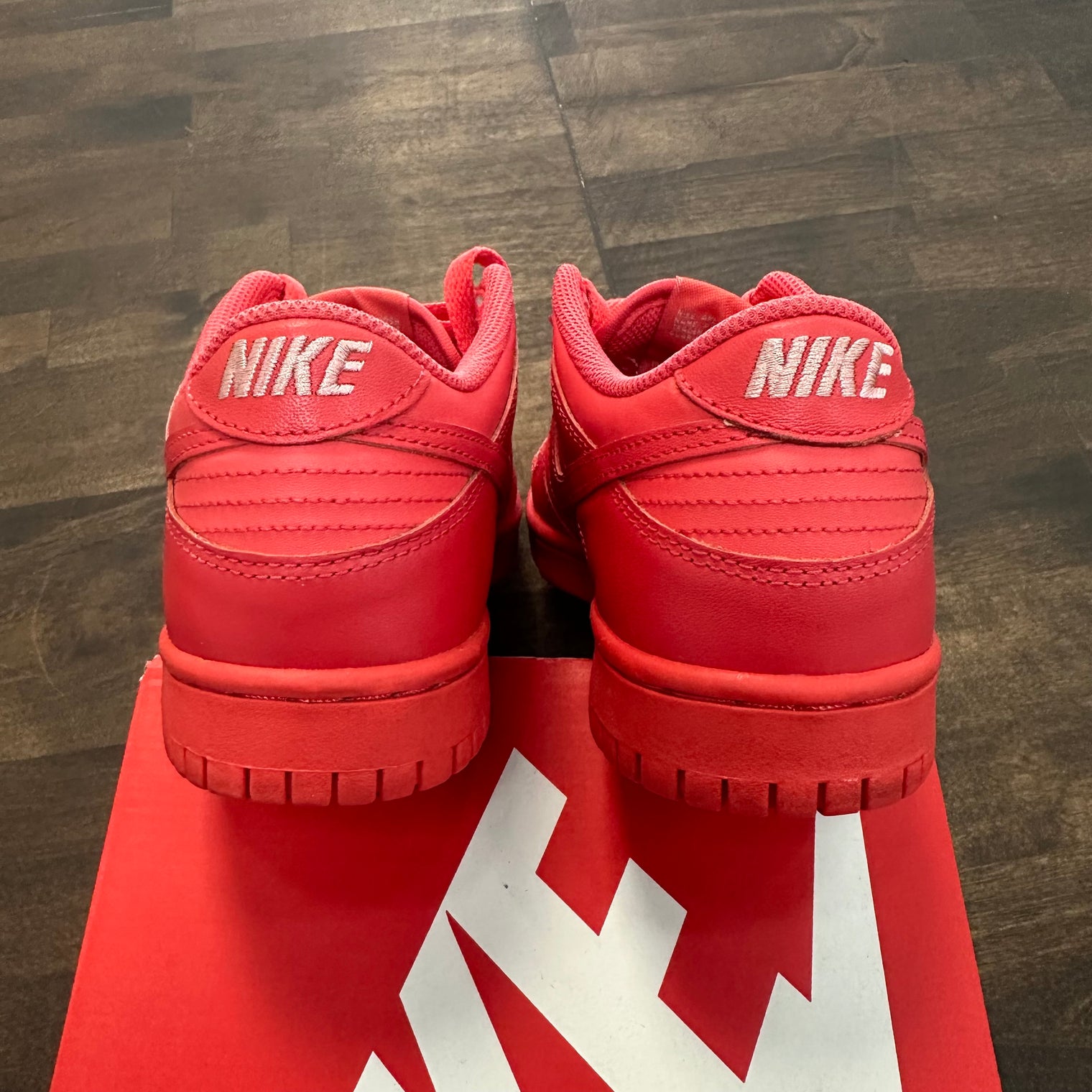 Track Red Nike Dunk Low (USED)