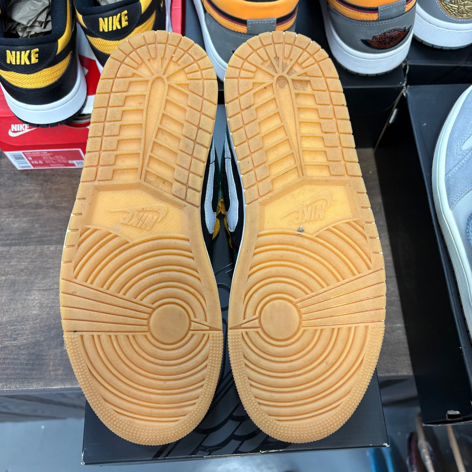 Holiday Special Jordan 1 Low SE (2022) (USED)