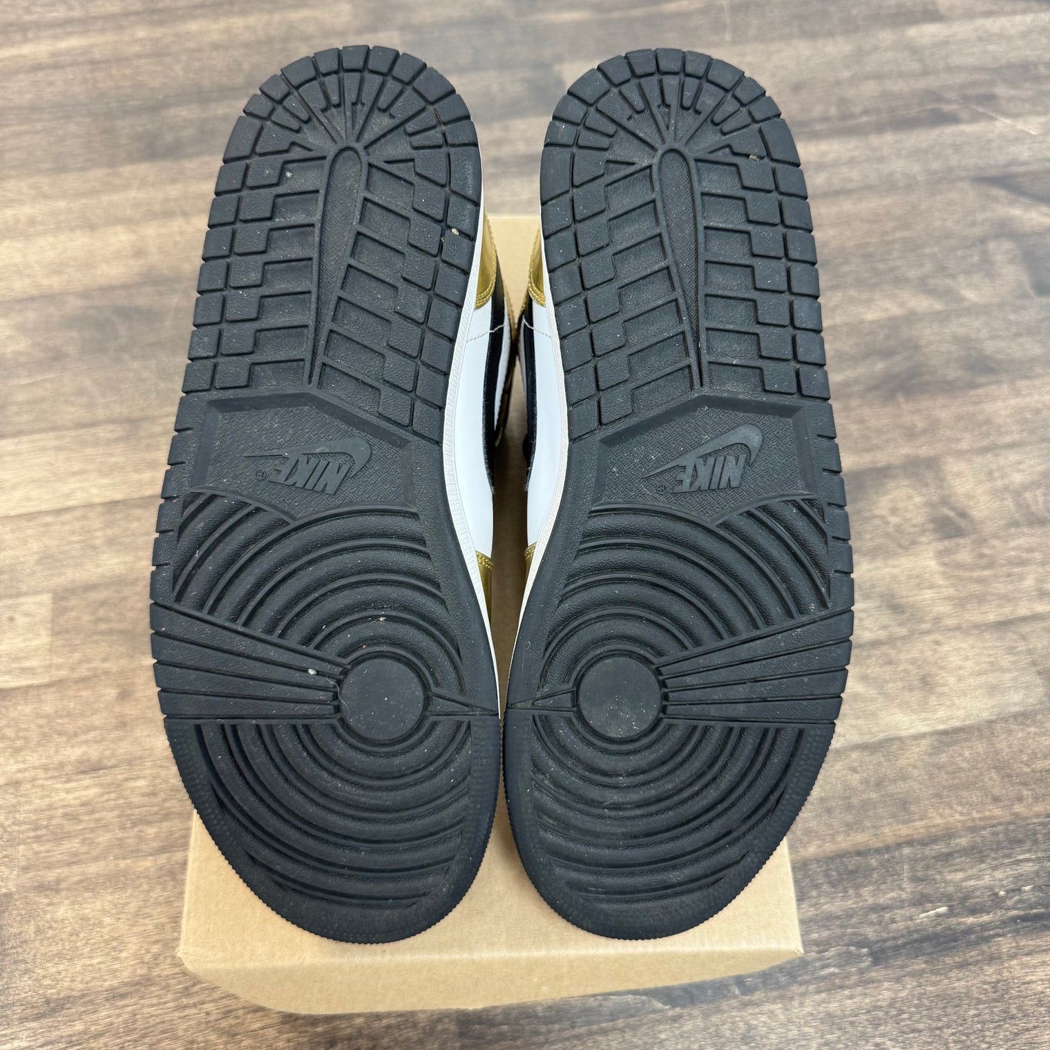 Patent Gold Jordan 1 Mid (USED)