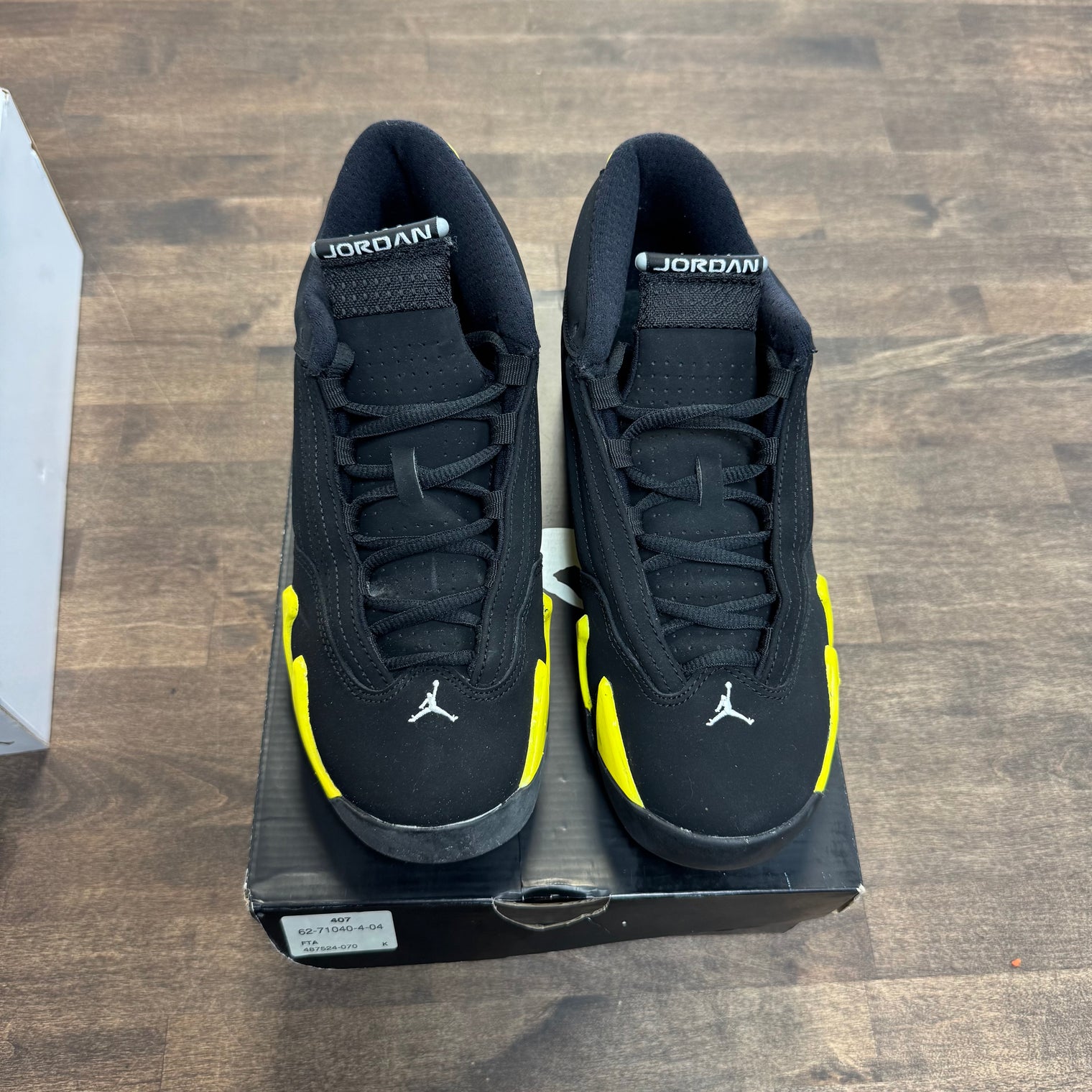 Thunder Jordan 14 Retro (USED)
