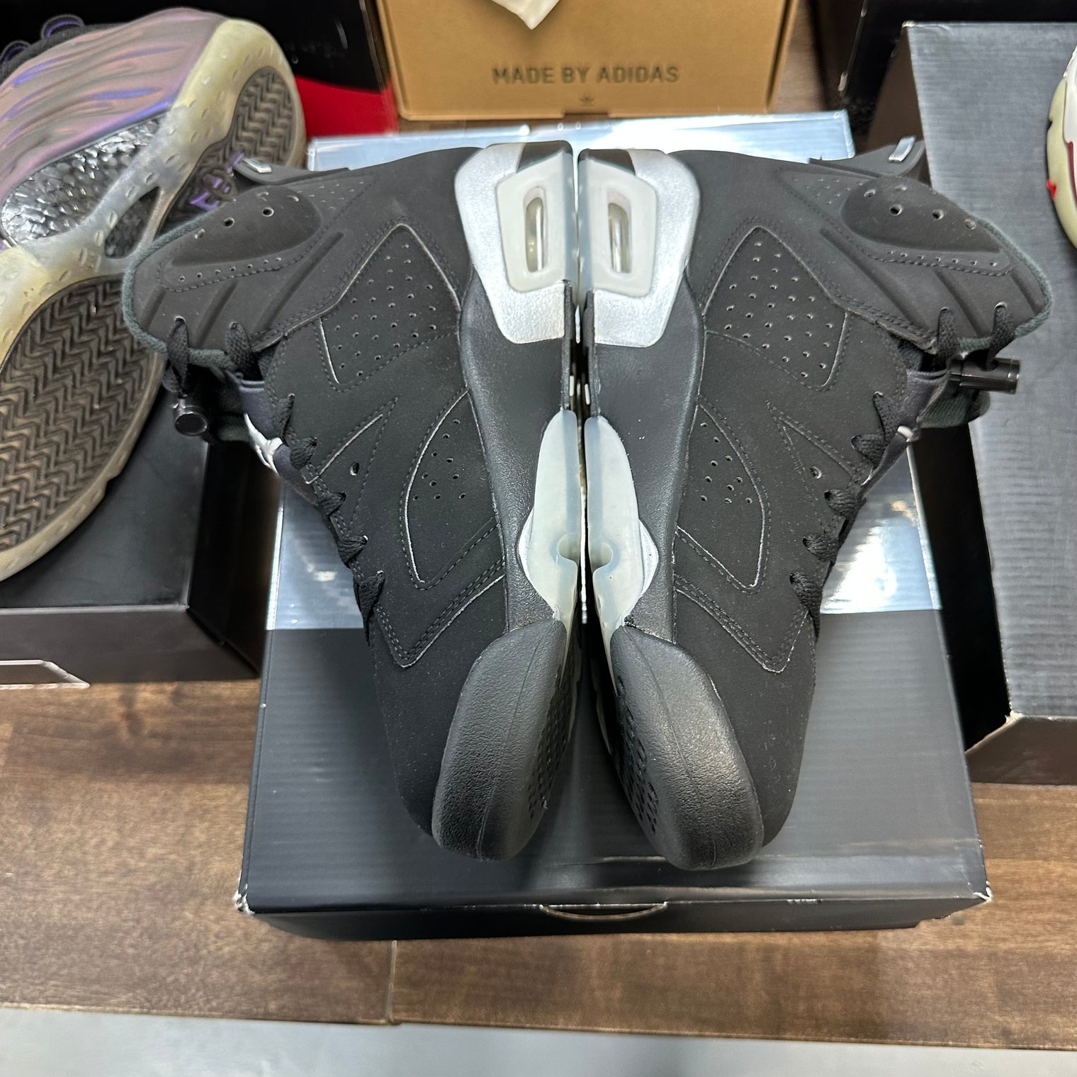 Chrome Jordan 6 Retro (USED)