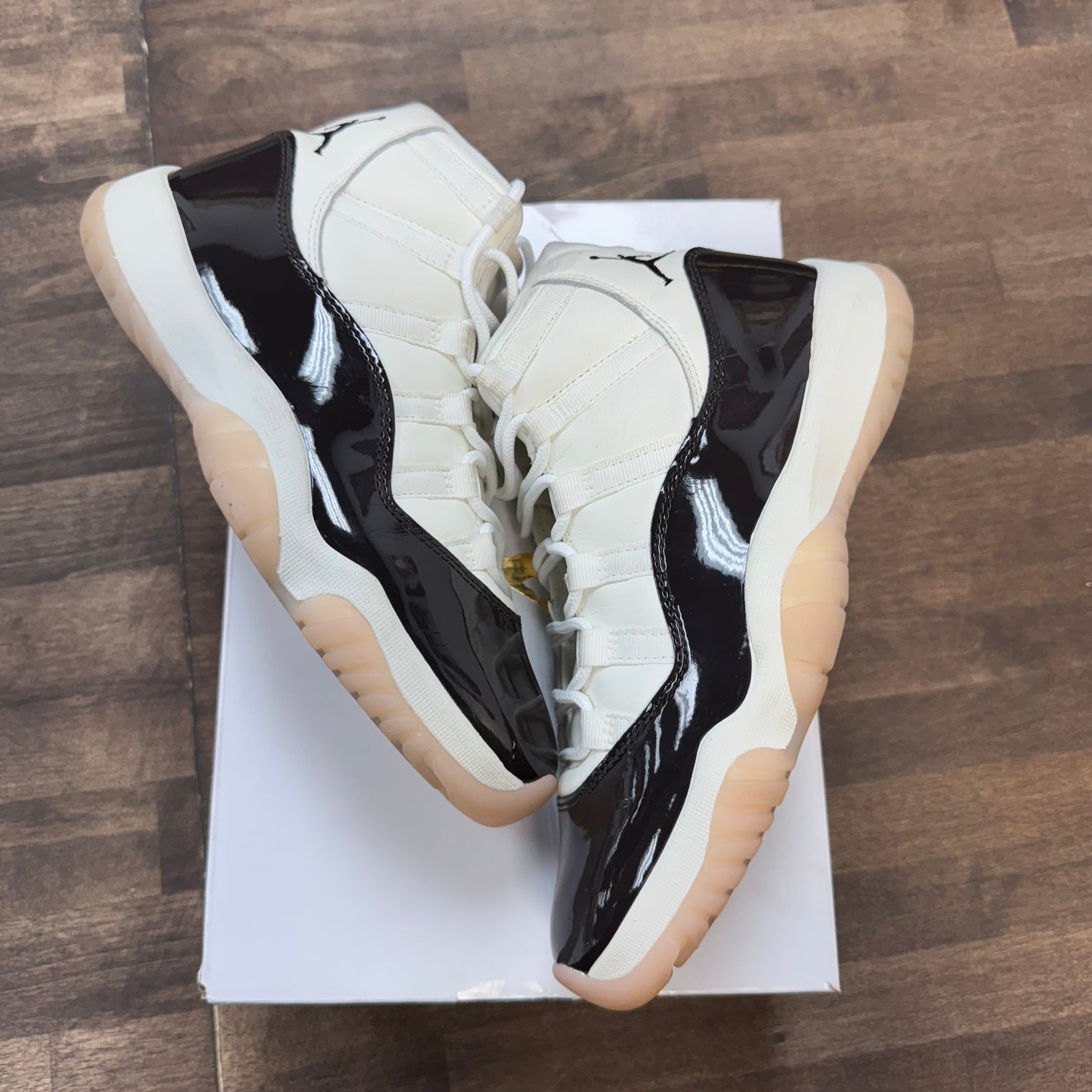 Neapolitan Jordan 11 Retro (W) (USED)