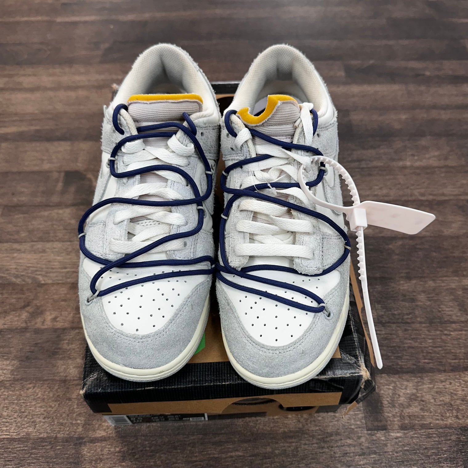 Lot 18 Off-White Nike Dunk Low (USED)