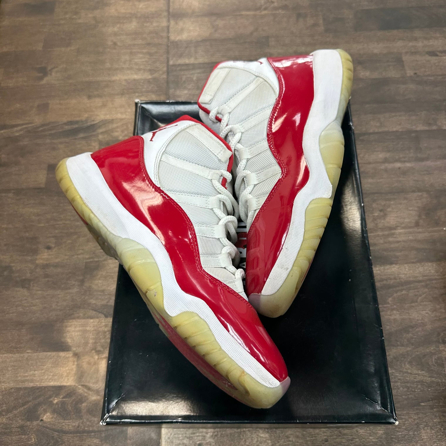Cherry Jordan 11 (USED)