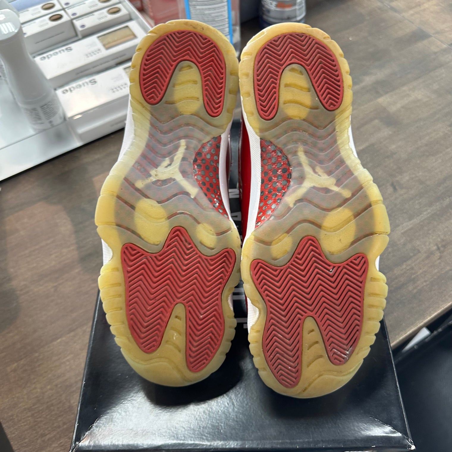 Cherry Jordan 11 (USED)