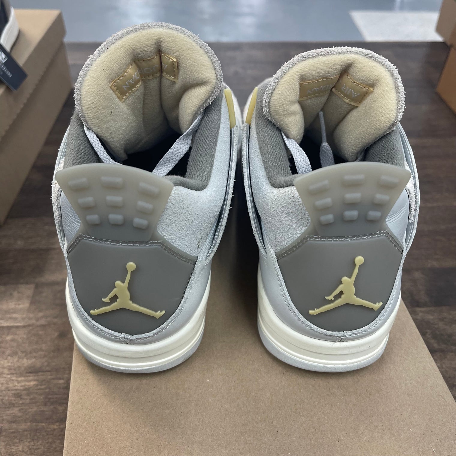 Craft Photon Dust Jordan 4 (USED,No Box)