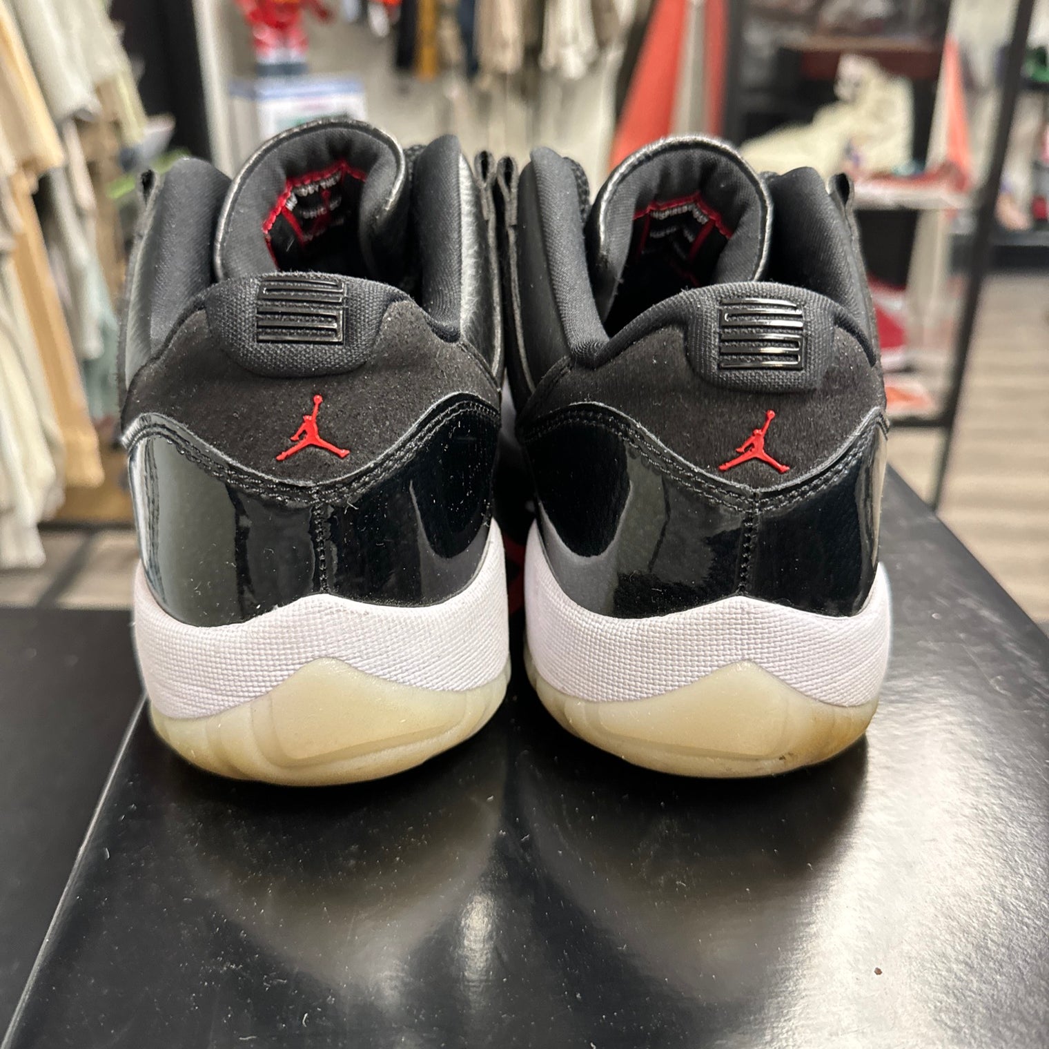 72-10 Jordan 11 Low (USED)