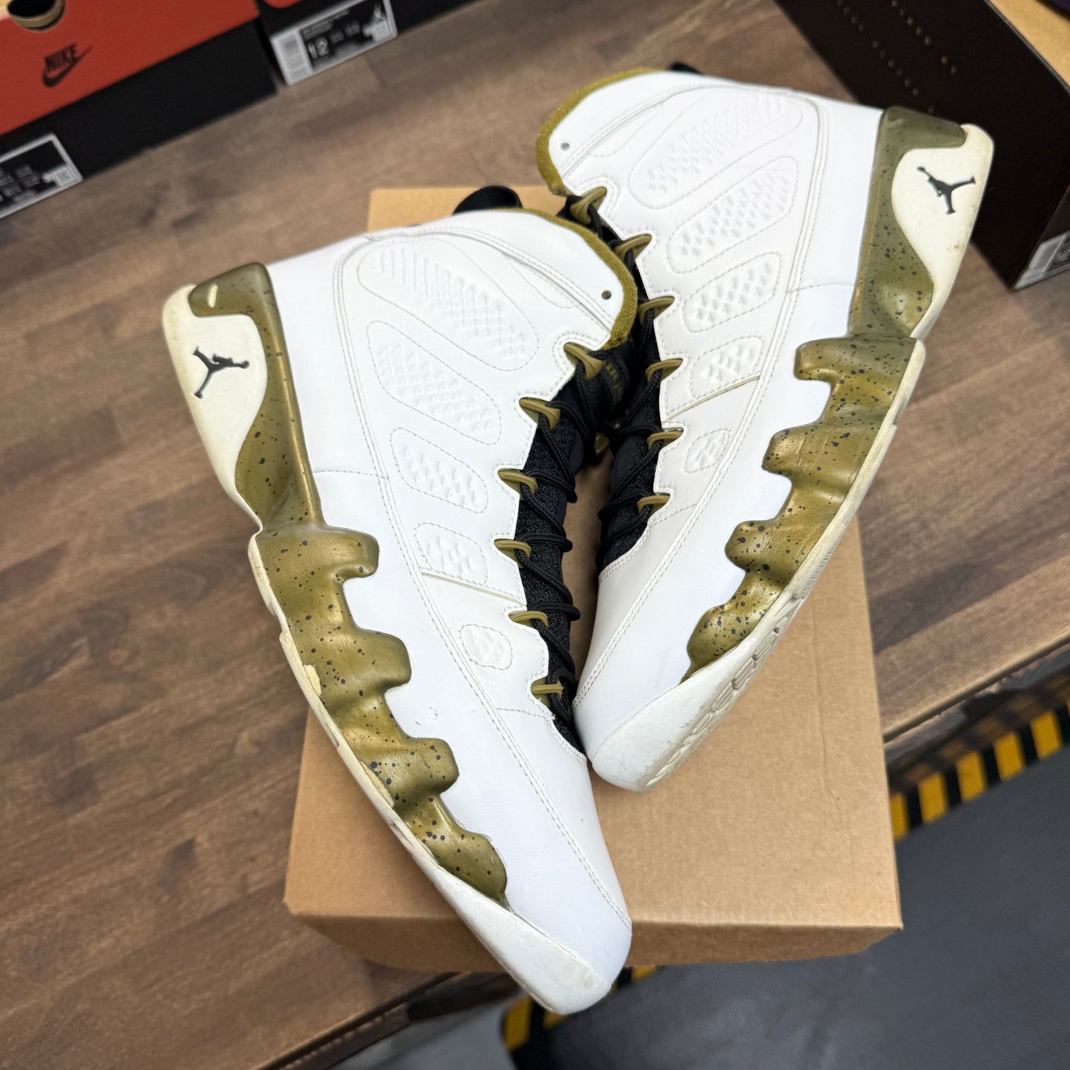 Statue Jordan 9 Retro (USED, No Box)