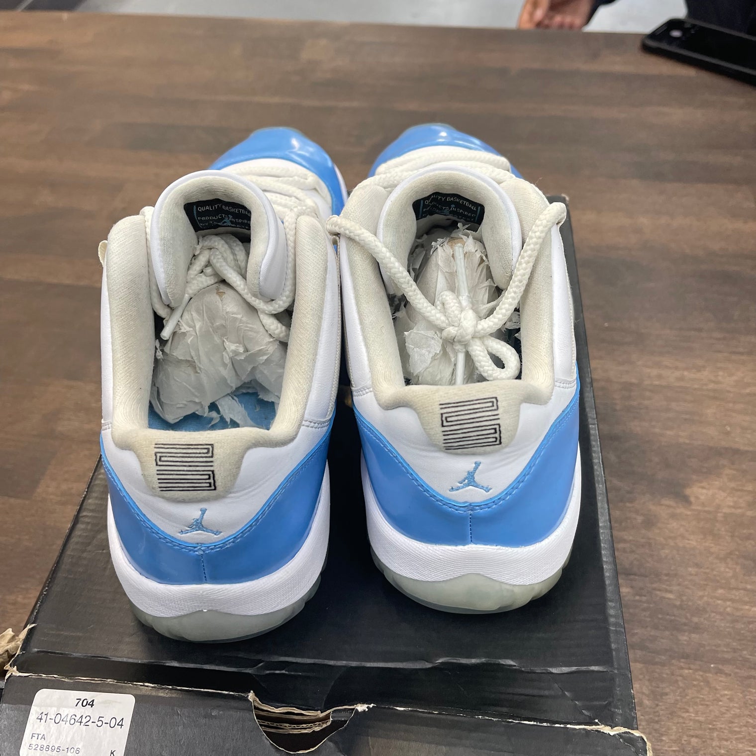 UNC Jordan 11 Low (USED)