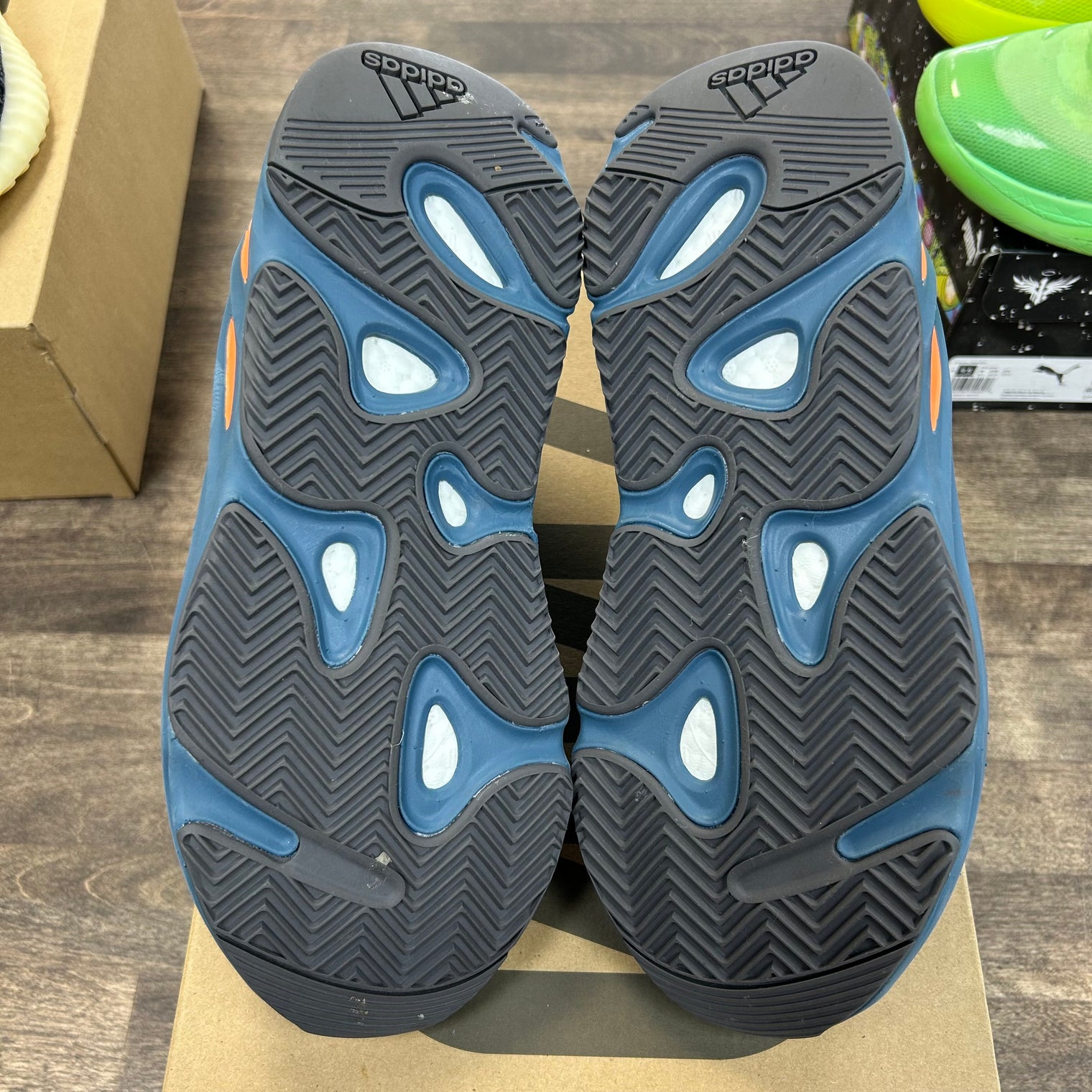 Fade Azure Yeezy 700 (USED)