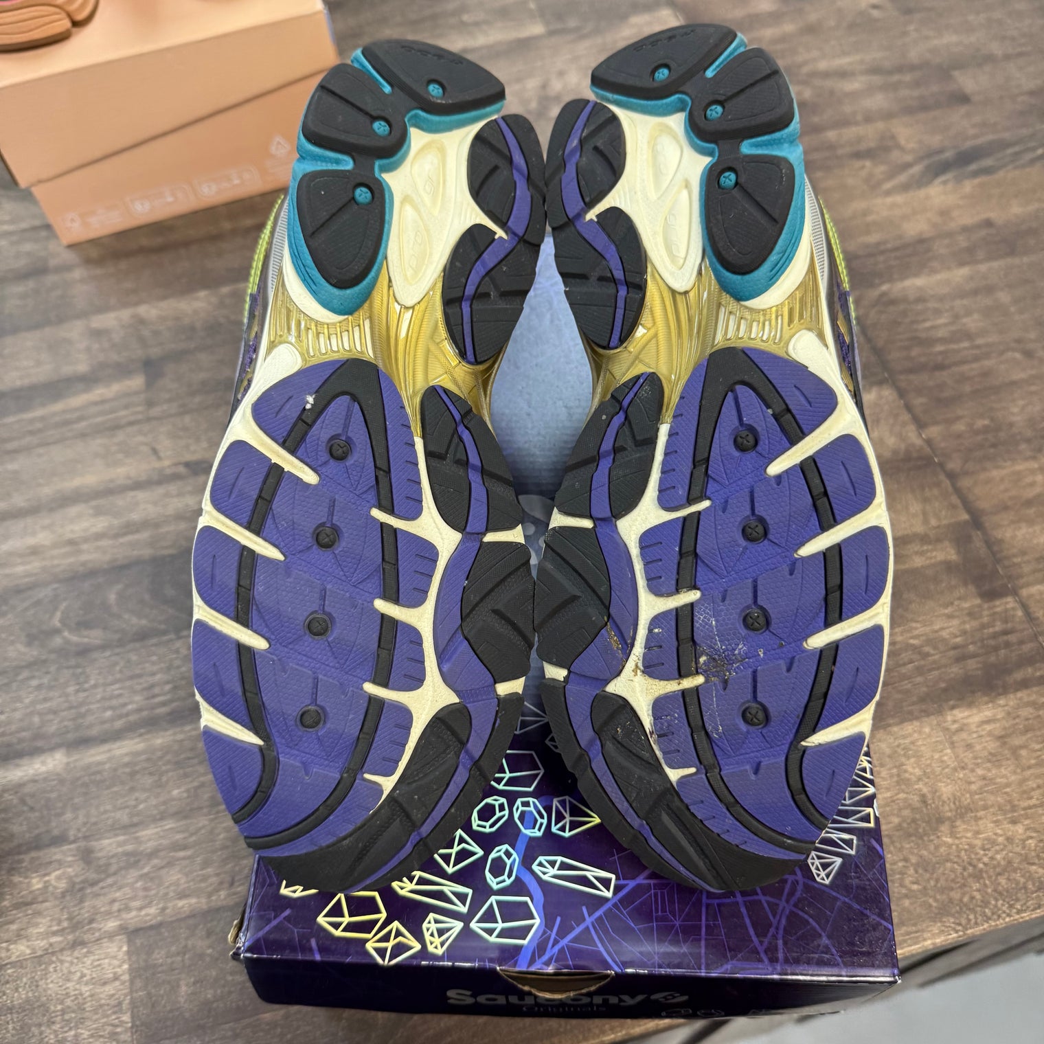 Crystal Cave Saucony ProGrid Omni 9 (USED)