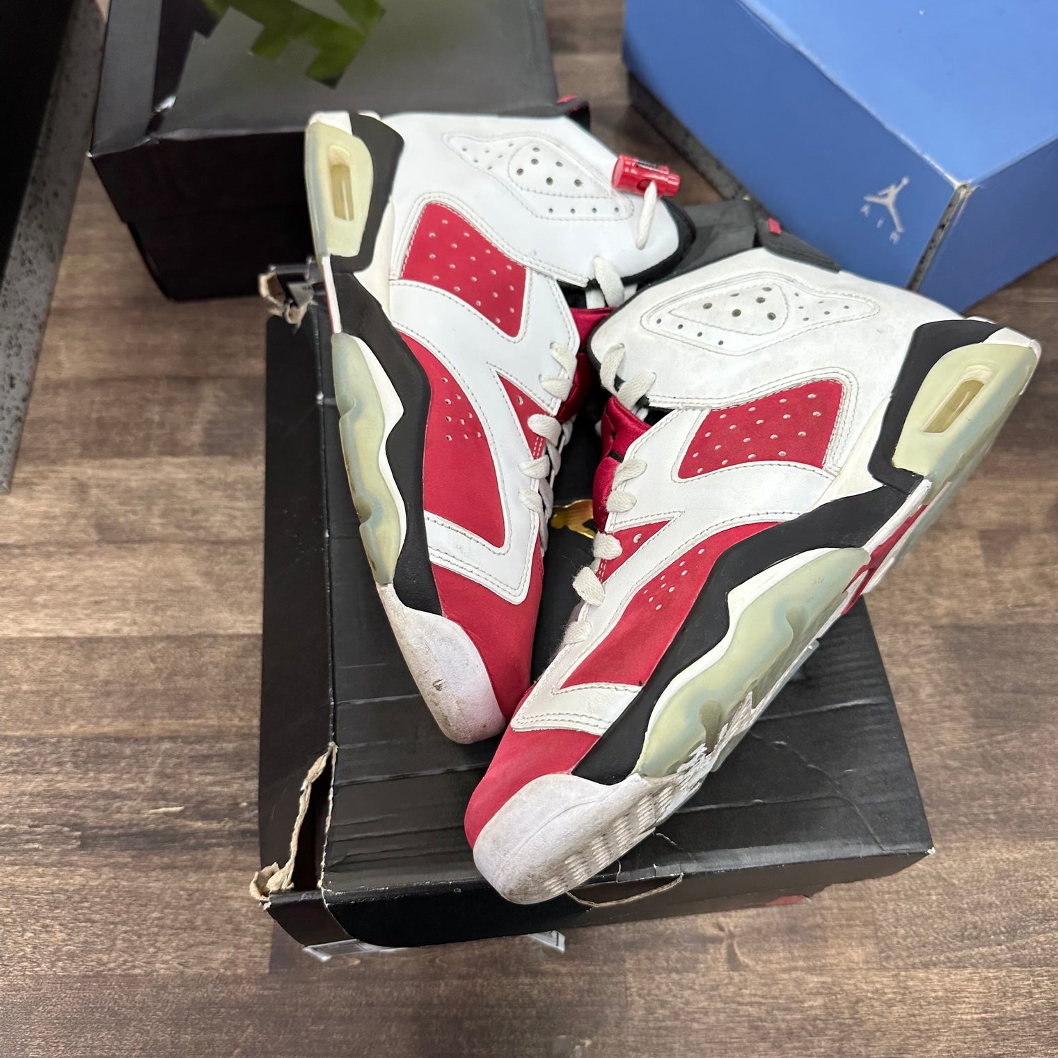 Carmine Jordan 6 Retro (GS) (USED, Replacement Box)