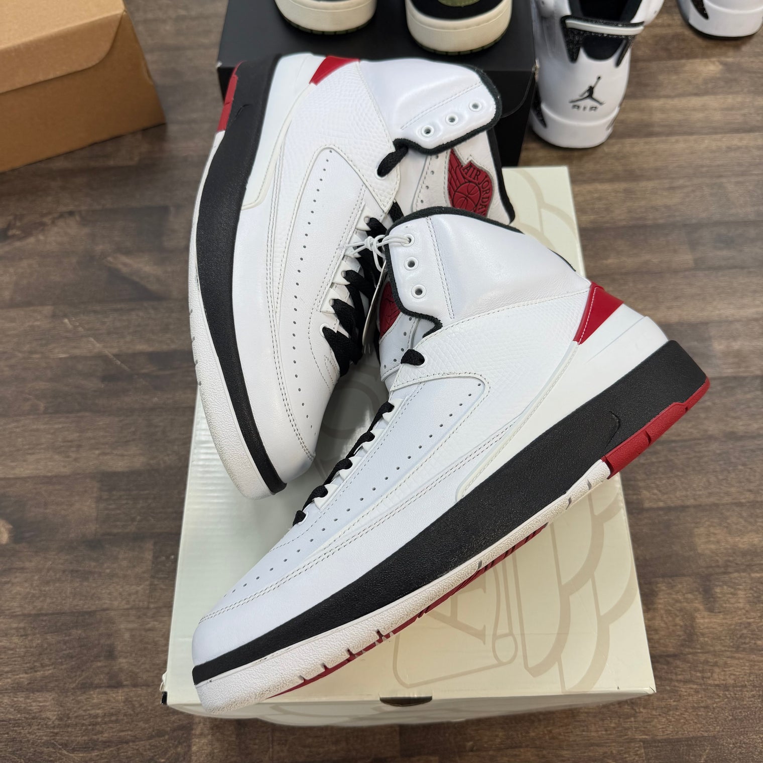 Chicago Jordan 2 Retro OG (USED)