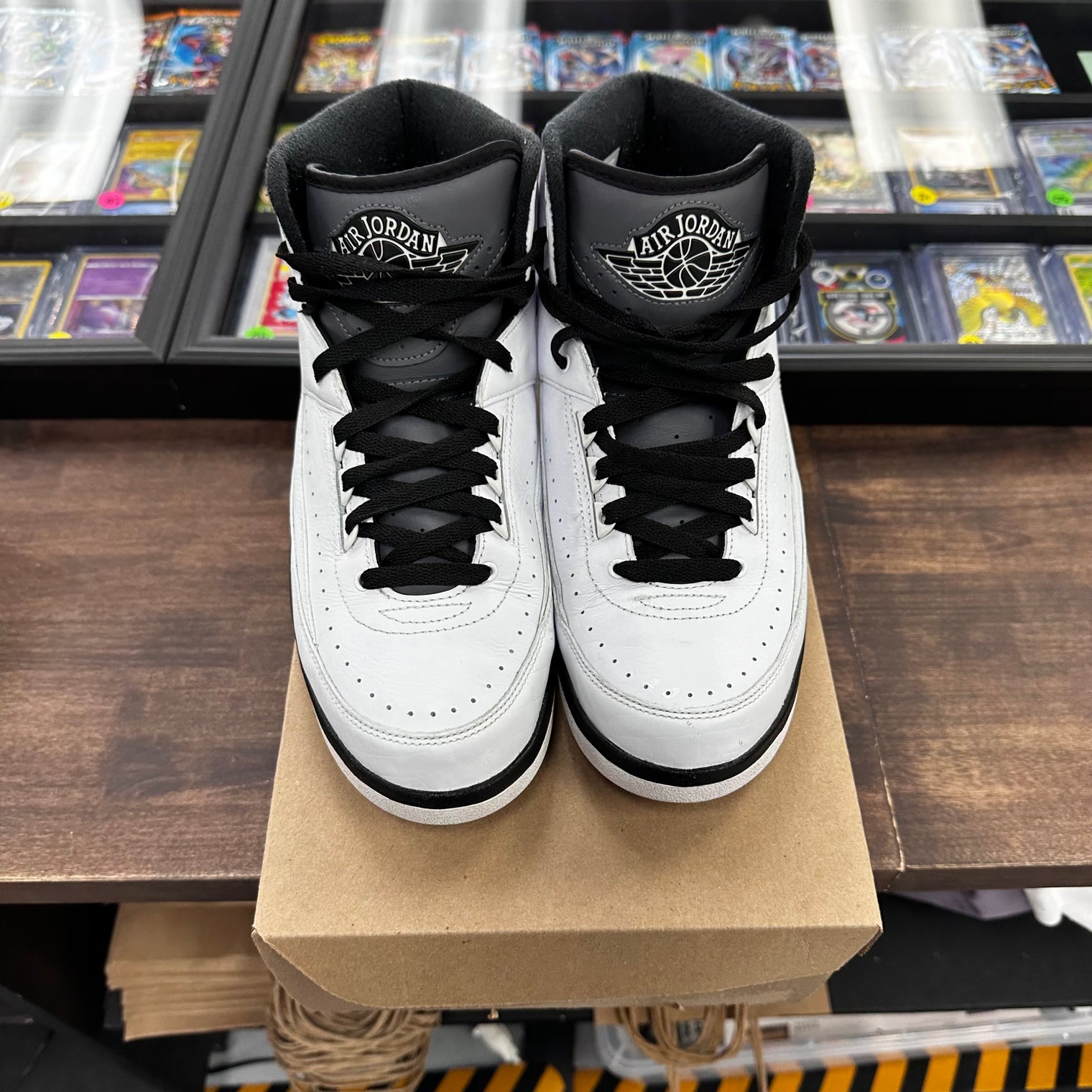 Wing It Jordan 2 Retro (USED), No Box)
