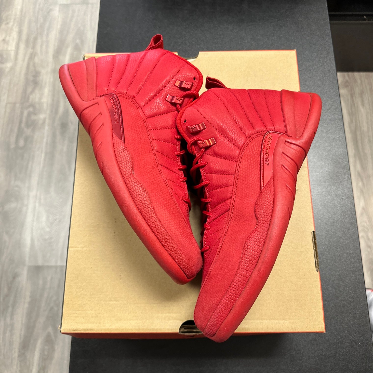 Gym Red Jordan 12 (USED)