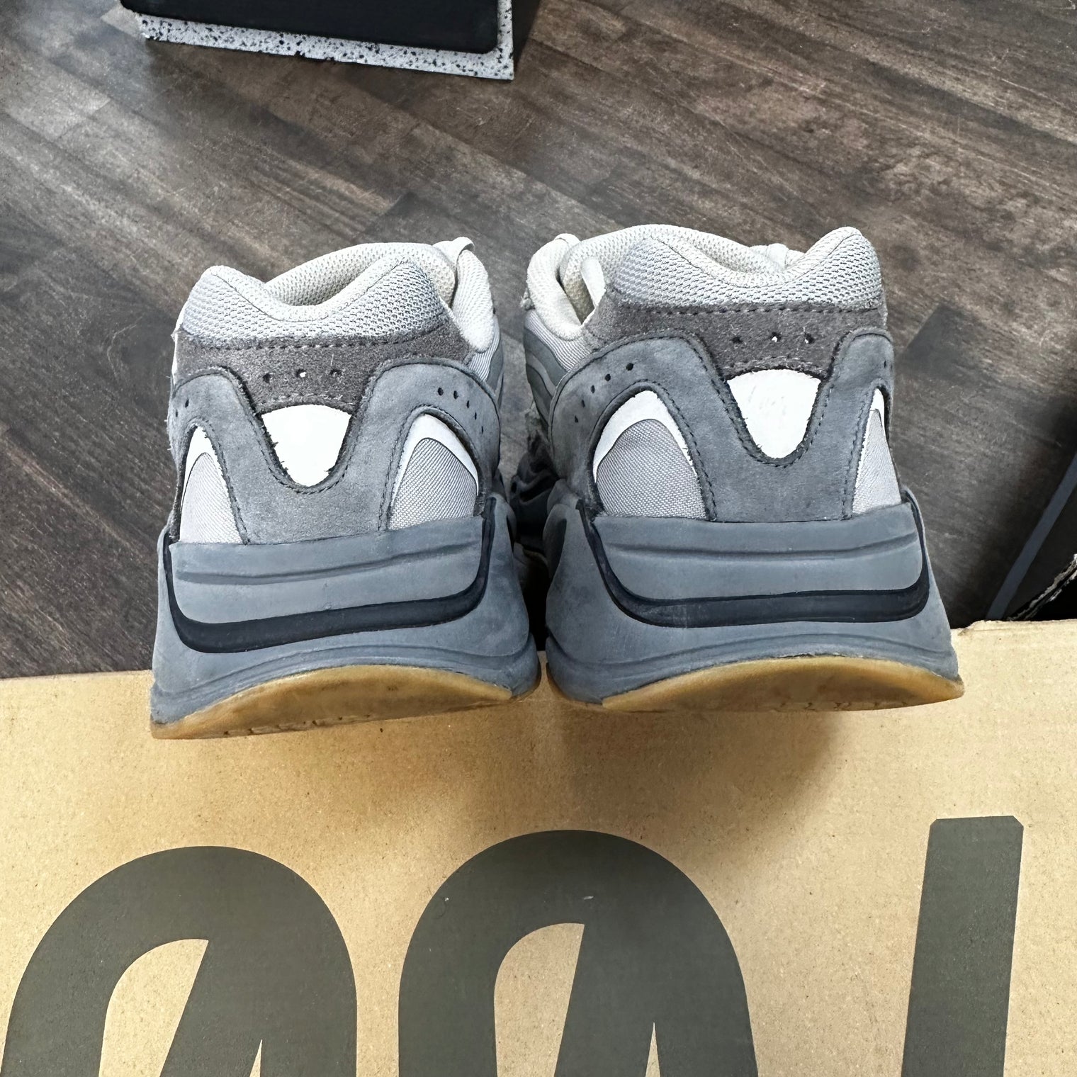 Tephra Yeezy 700 (USED)