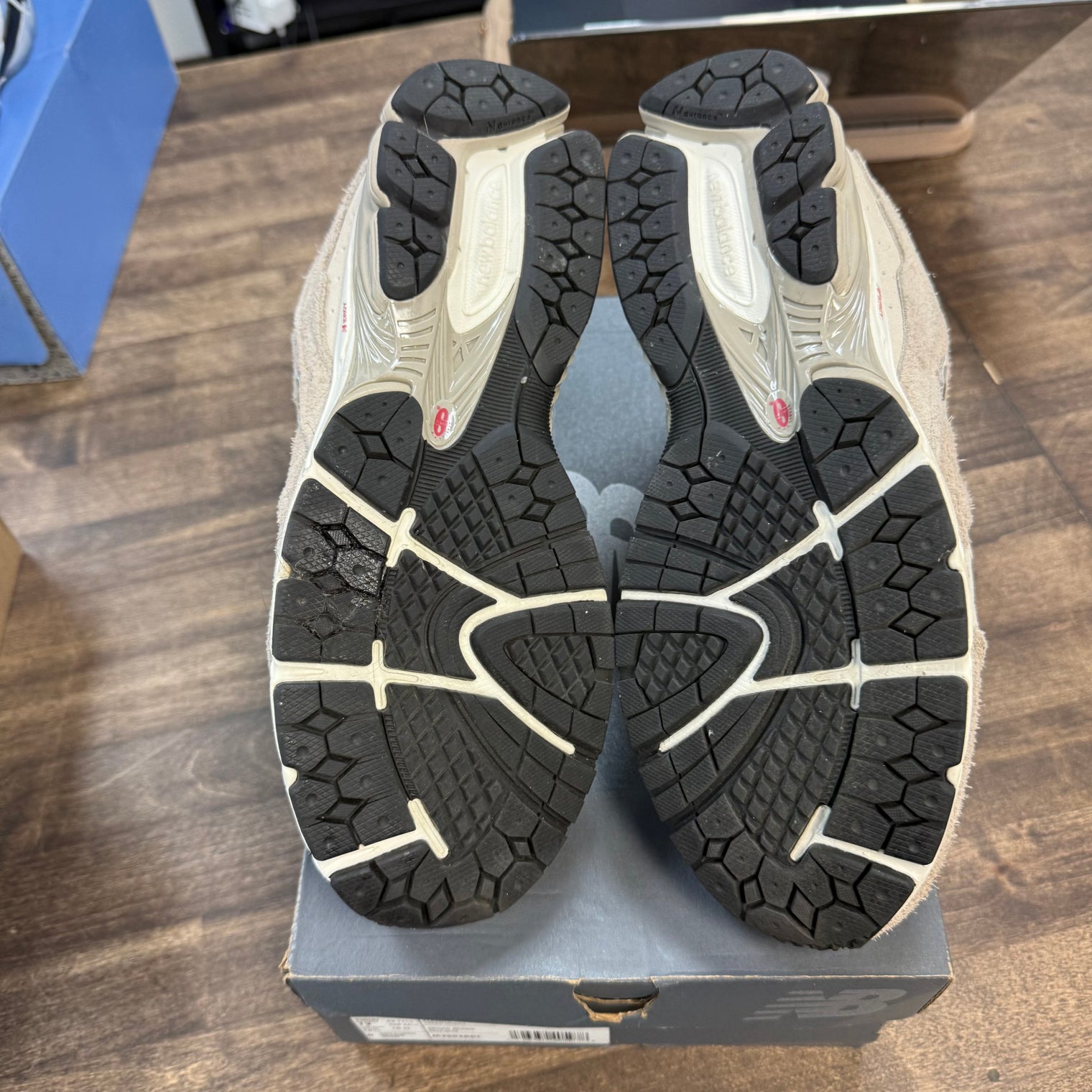 Protection Pack Driftwood New Balance 2002R (USED)