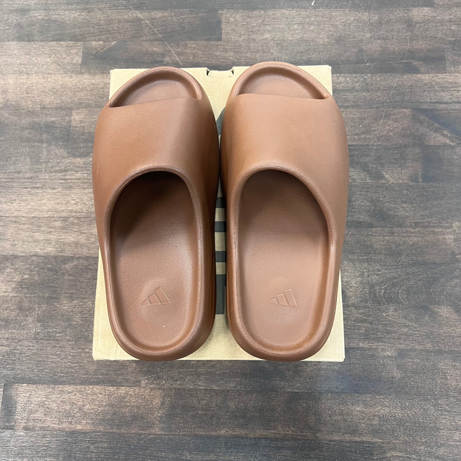 Flax Yeezy Slide (Lightly worn)