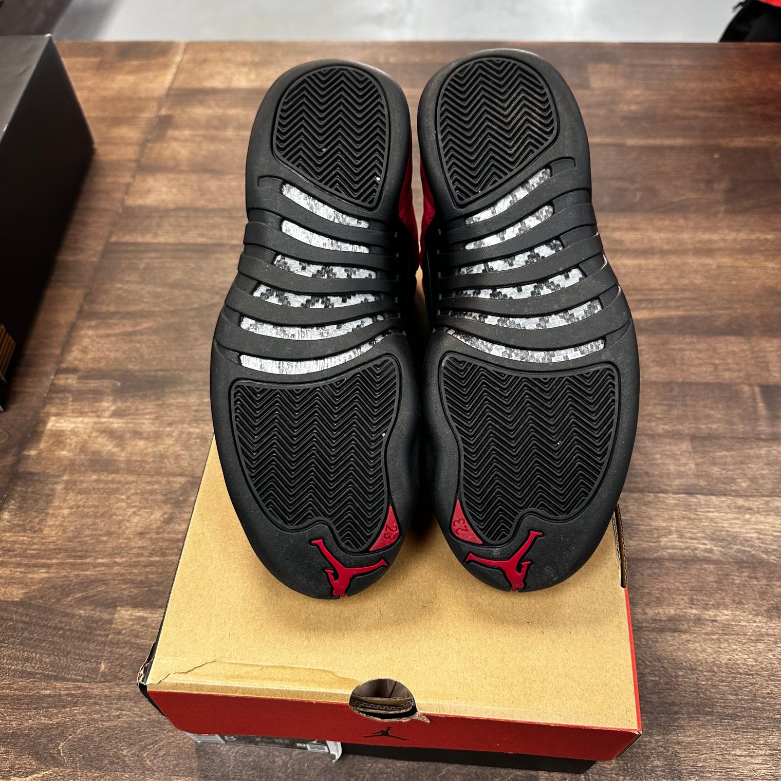 Reverse Flu Game Jordan 12 (USED)