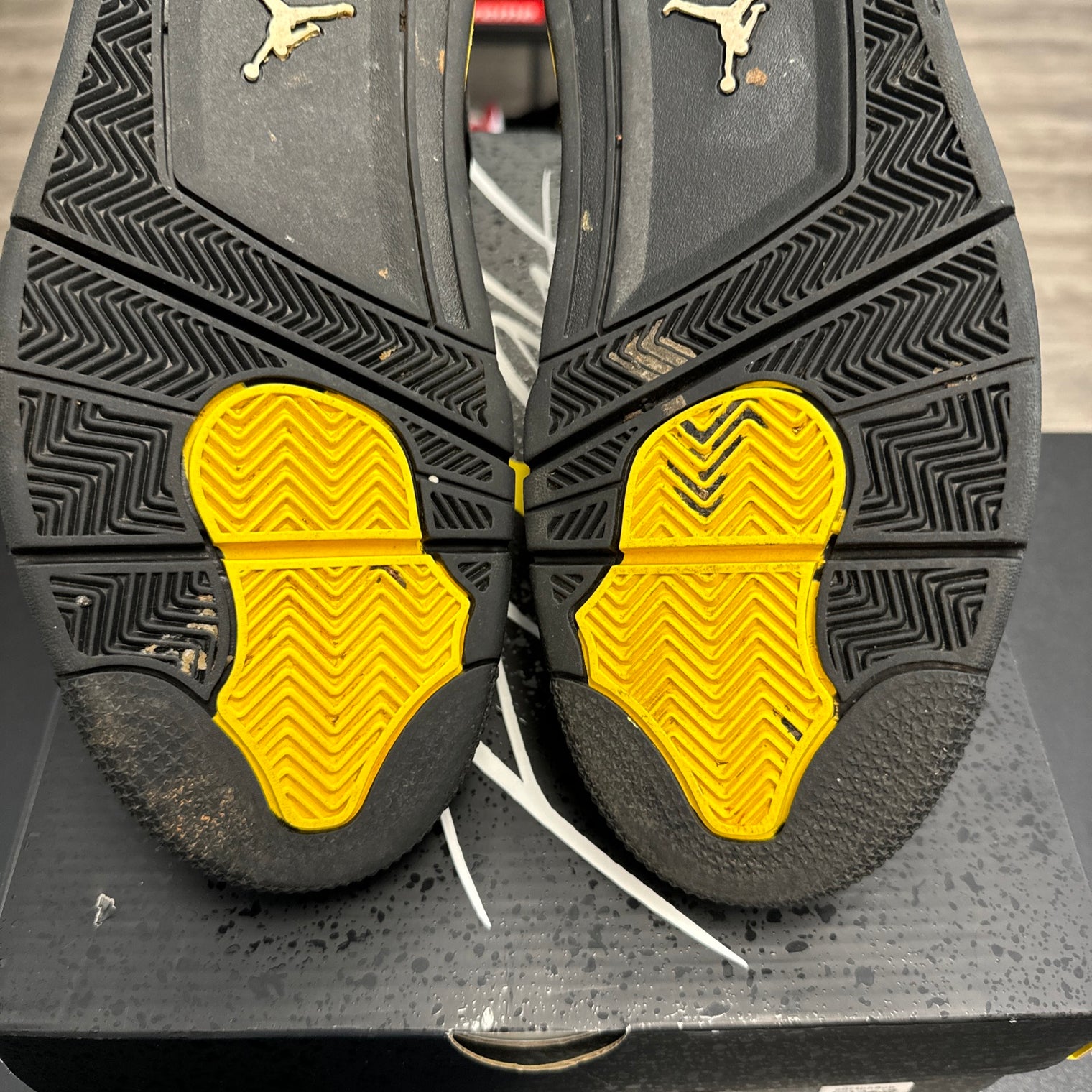 Yellow Thunder Jordan 4 (USED)