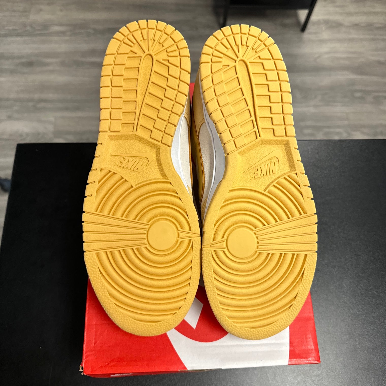 Nike Dunk LX Low Gold Suede W