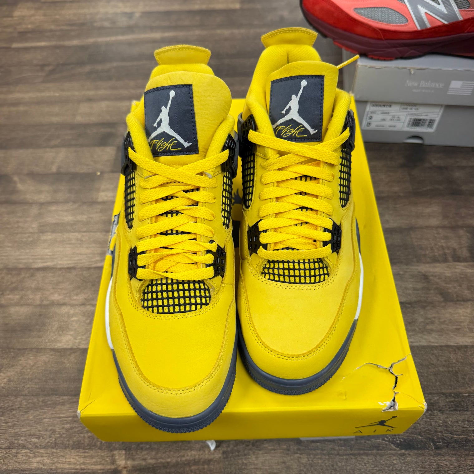 Lightning Jordan 4 Retro (USED)