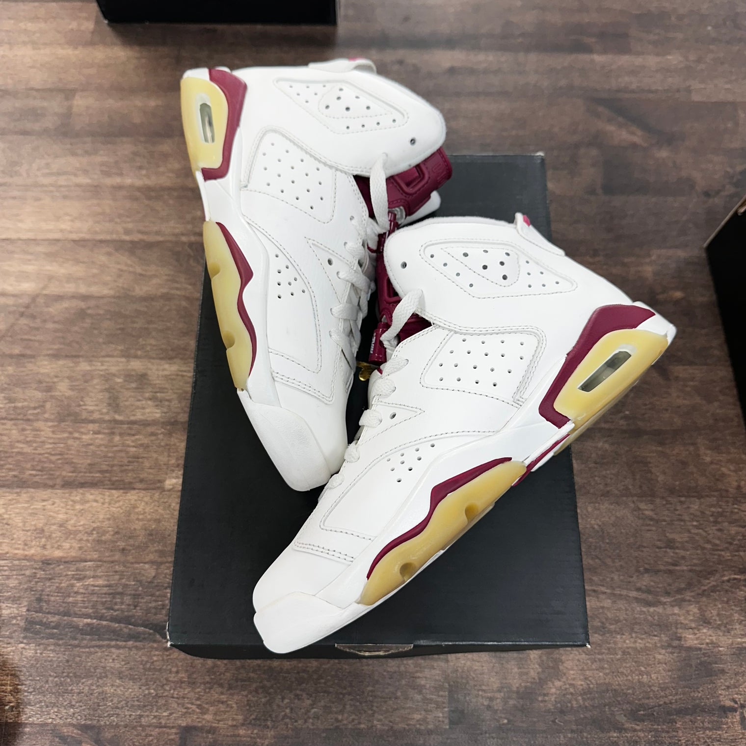 Maroon Jordan 6 (GS) (USED)