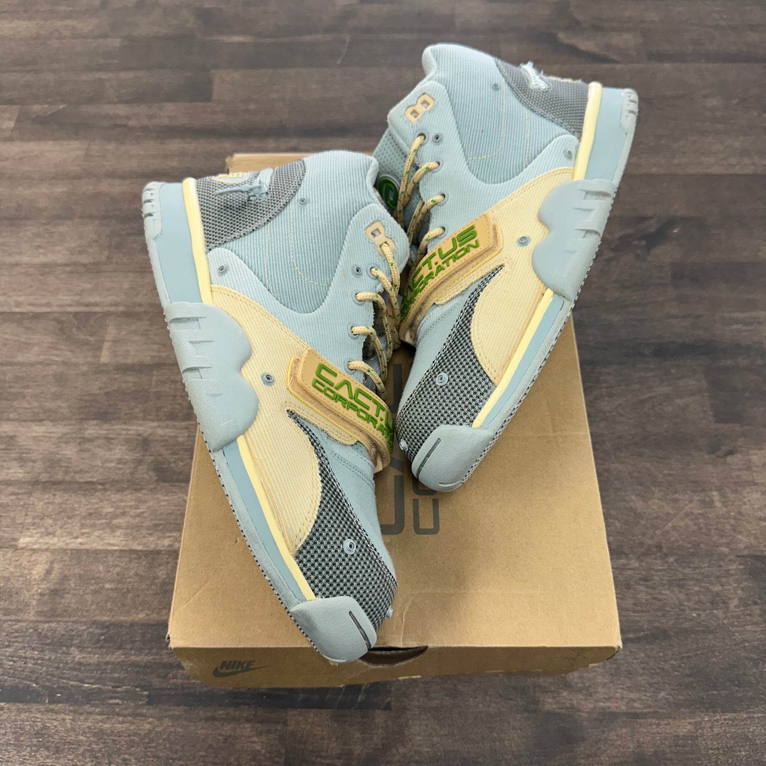 Travis Scott Nike Trainer Grey Haze (USED)
