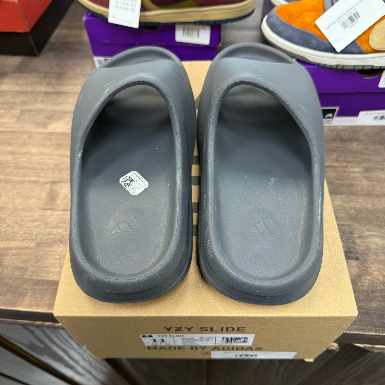 Slate Grey Yeezy Slide (USED)