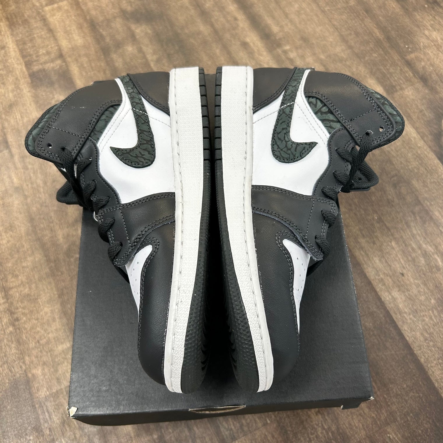 Panda Elephant Jordan 1 Mid SE (GS) (USED)