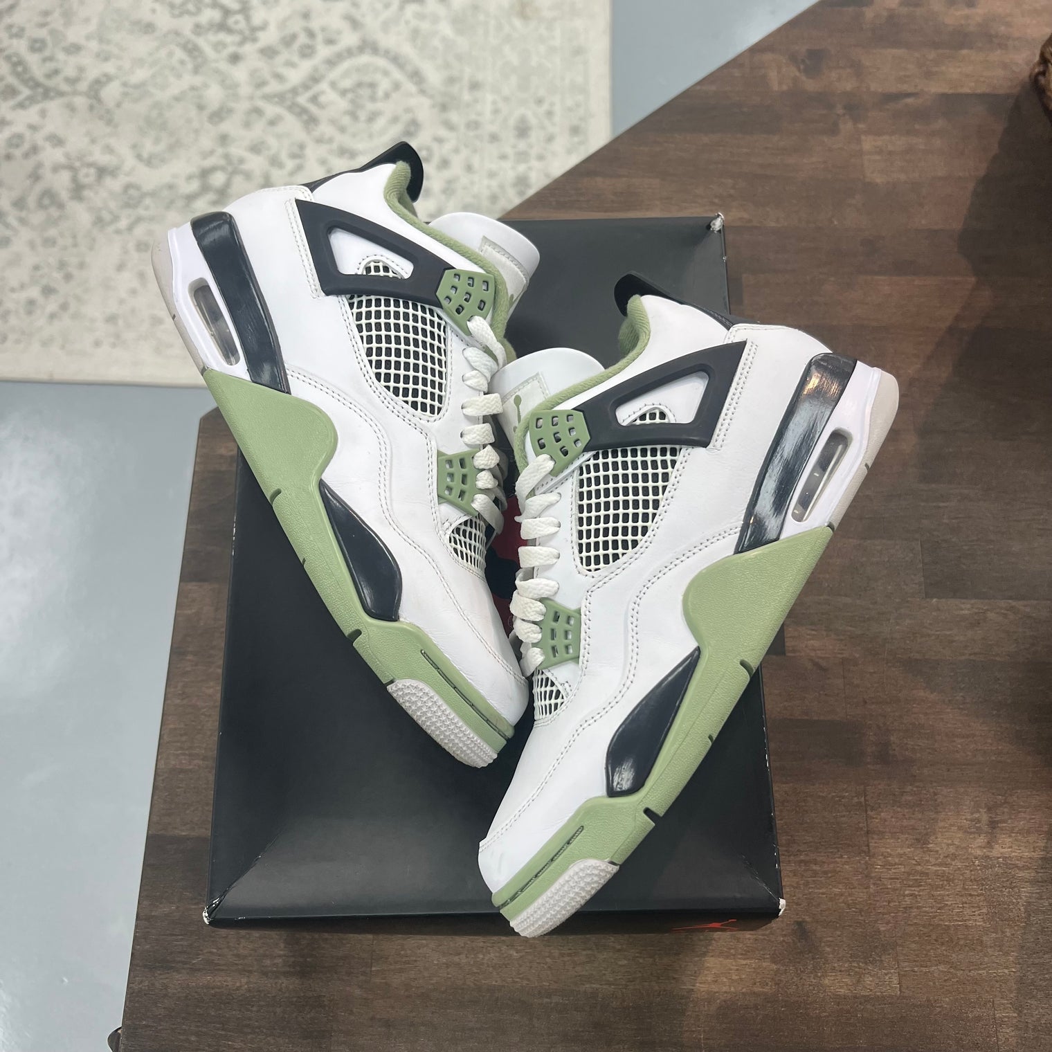 Seafoam Jordan 4 Retro (USED)