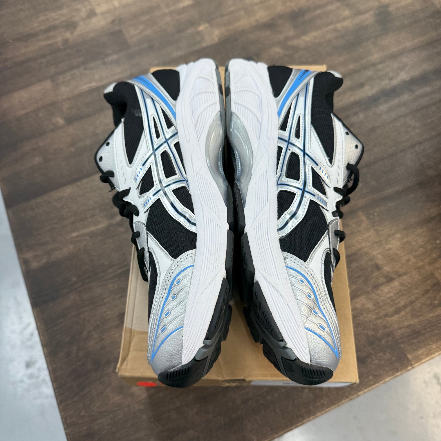 Black Pure Silver Bright Blue ASICS GT-2160 (USED)