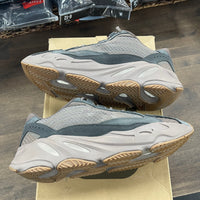 Mauve Yeezy 700 V2 (USED)