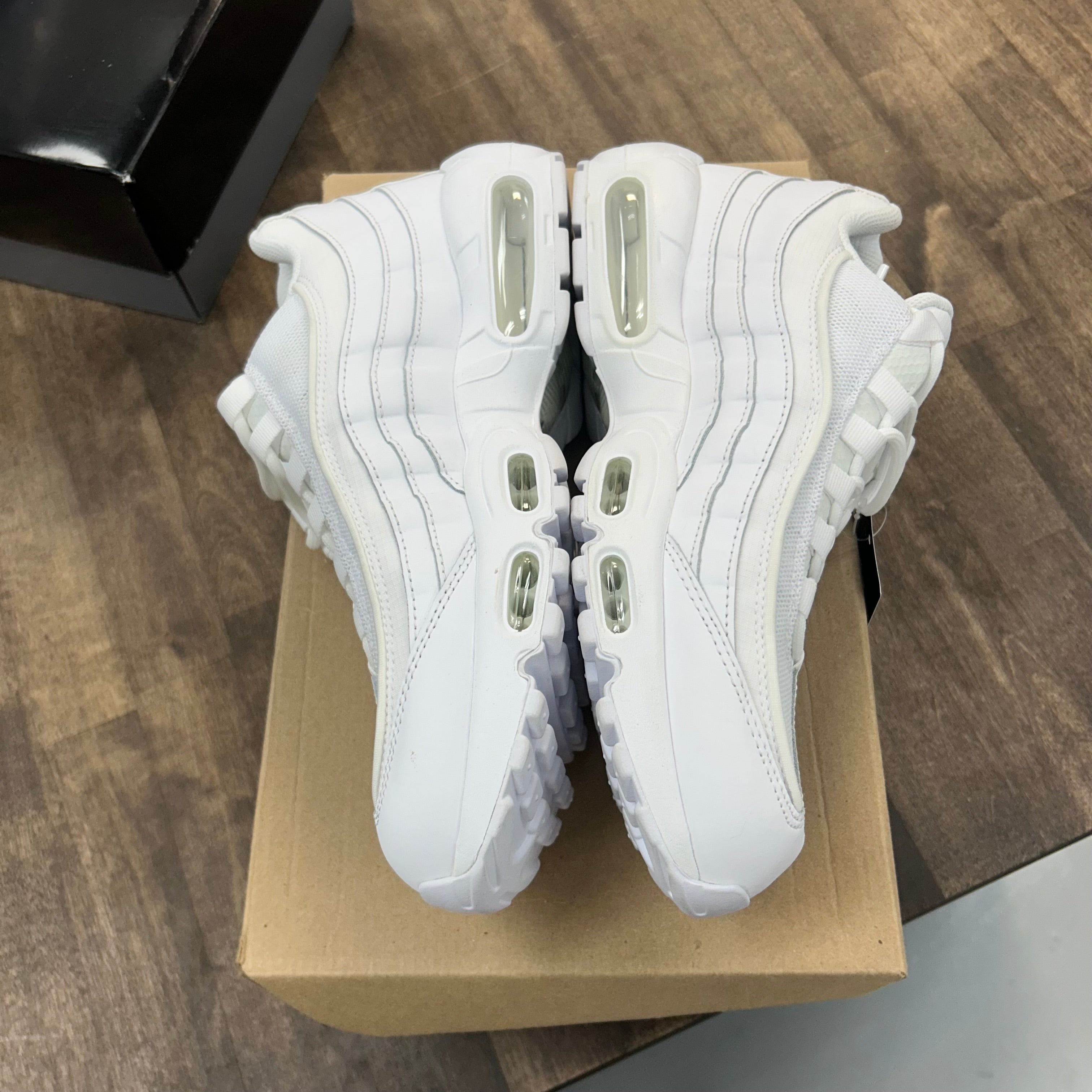 Nike White Grey Fog Air Max 95 Essential (Lightly Worn,No Box) Size 9.5 (Pre-Owned) - Image 3