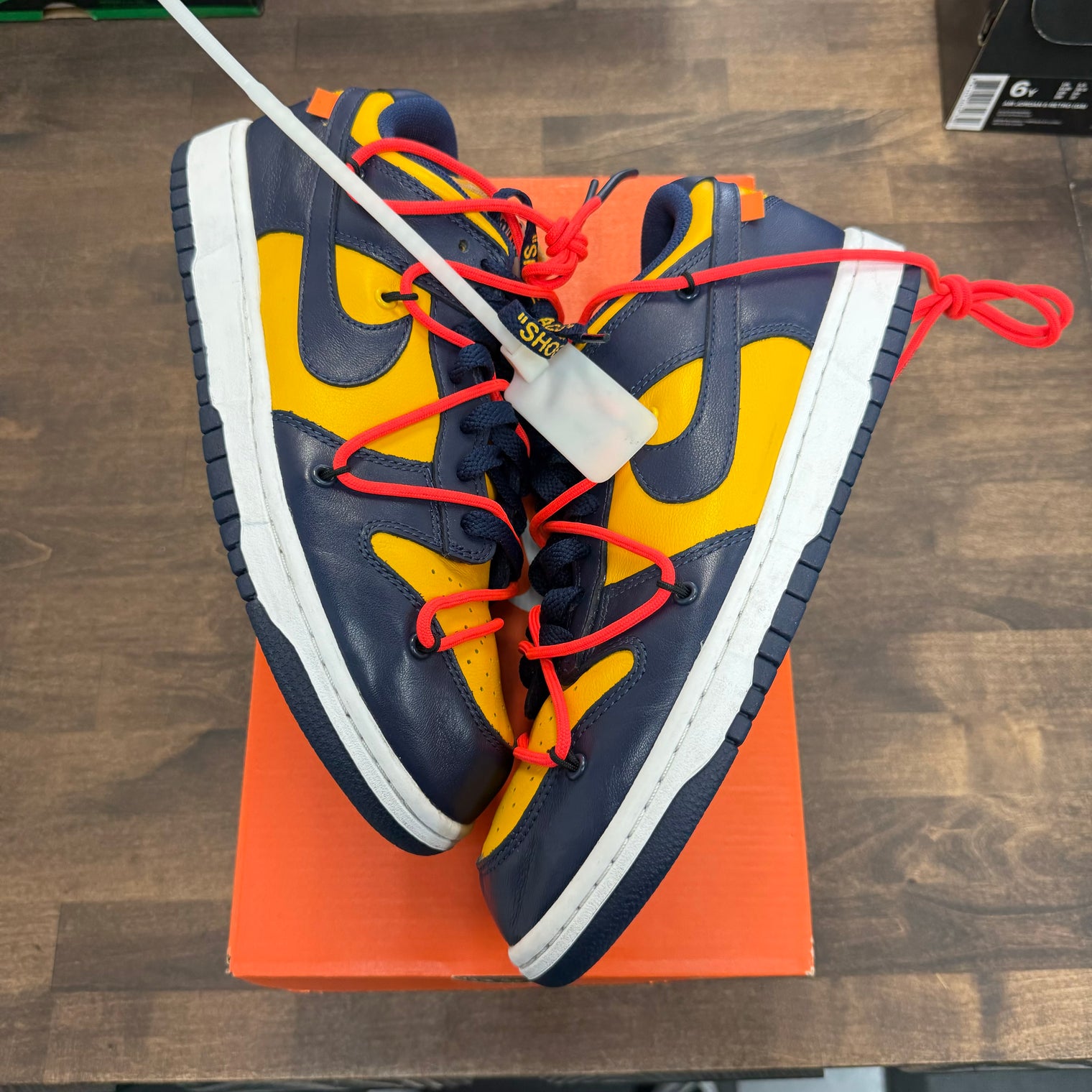 University Gold Off-White Nike Dunk Low (USED,No Box)