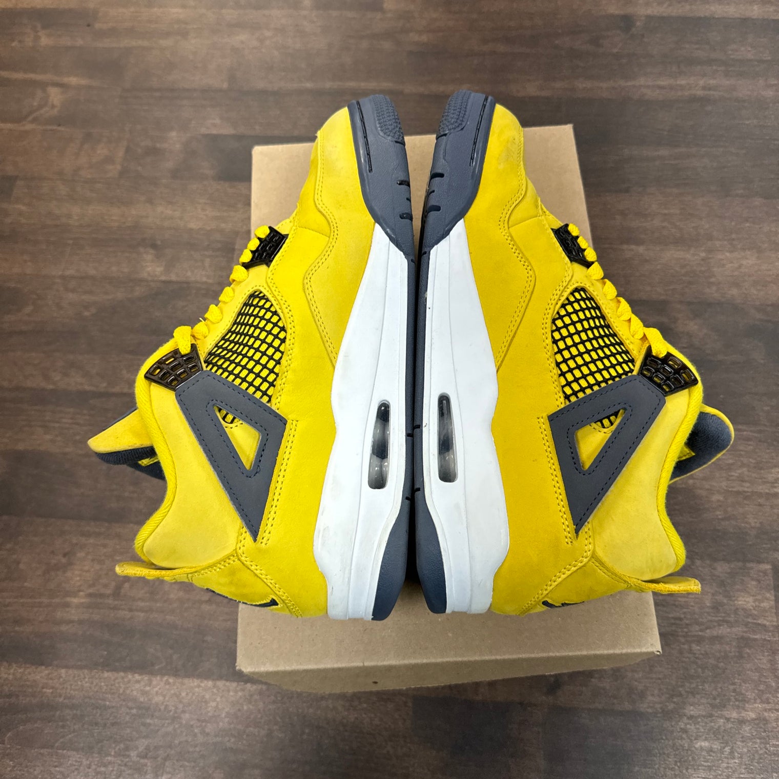Lightning Jordan 4 (USED,NO BOX)