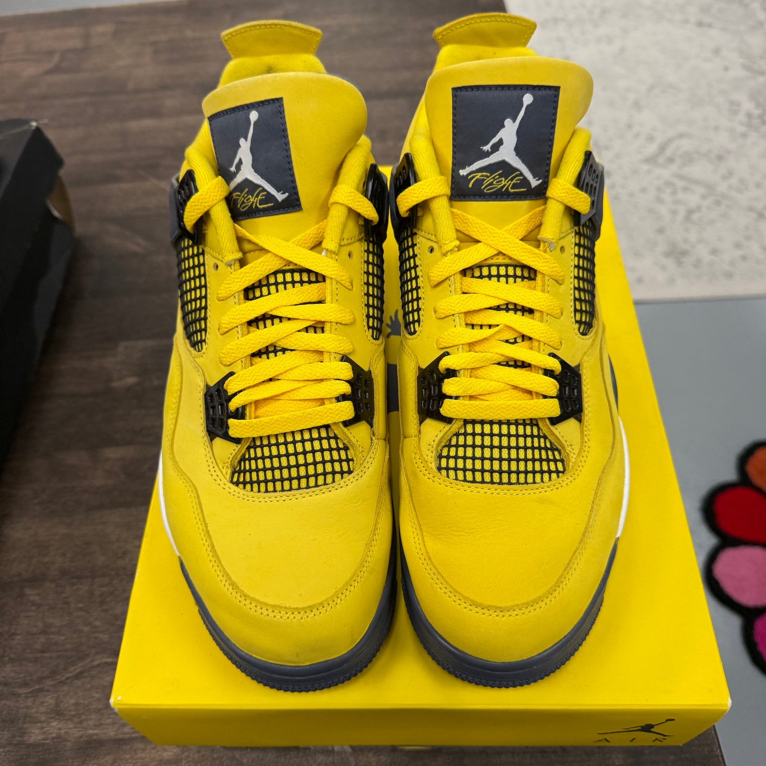Lightning Jordan 4 Retro (USED)