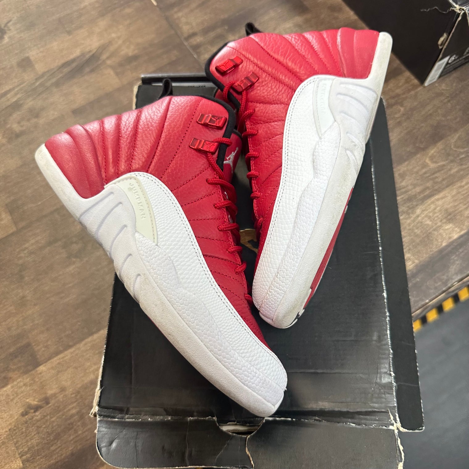 Gym Red Jordan 12 (GS) (USED)
