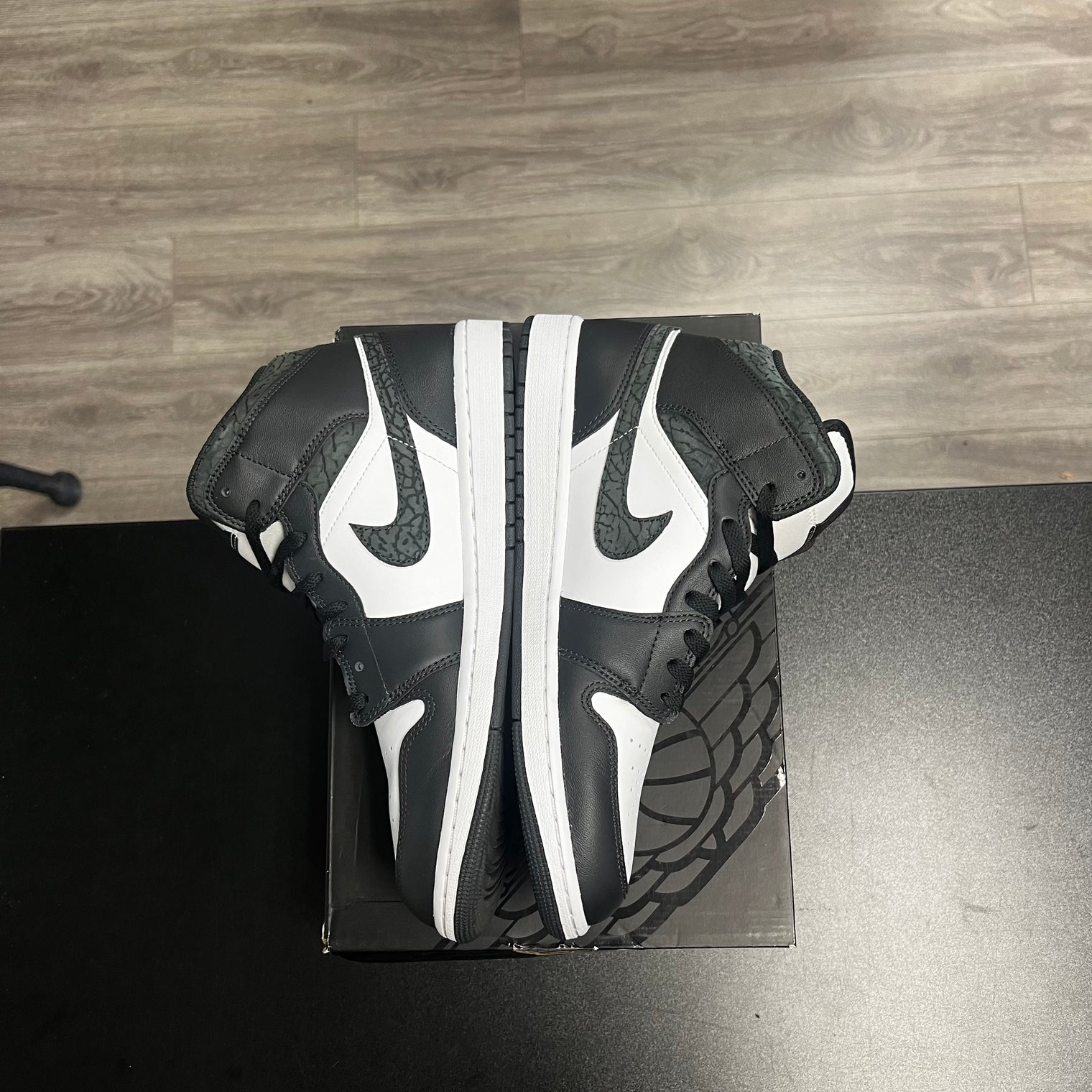 Panda Elephant Jordan 1 Mid SE (USED)