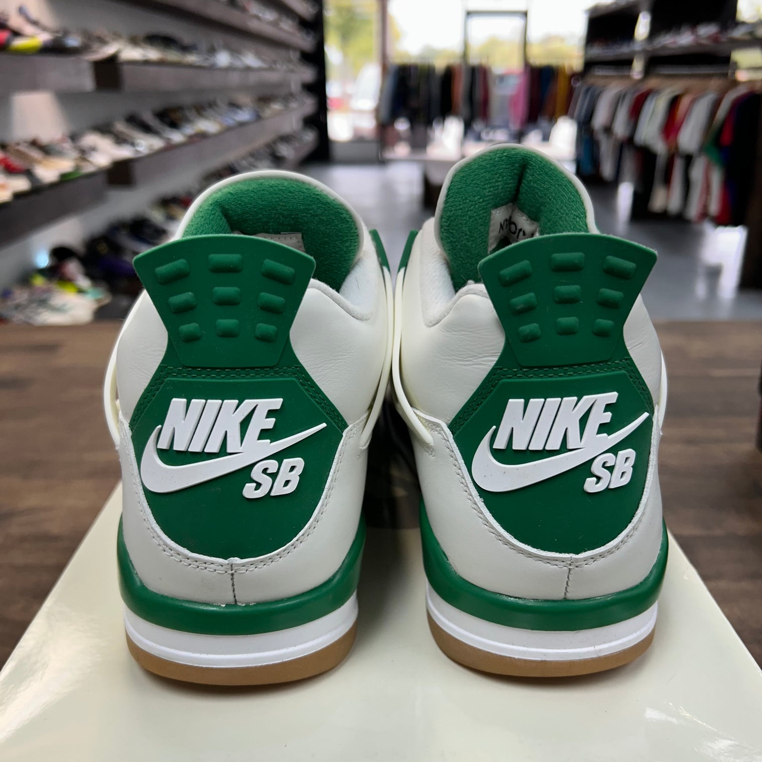 Pine Green SB Jordan 4 (USED)