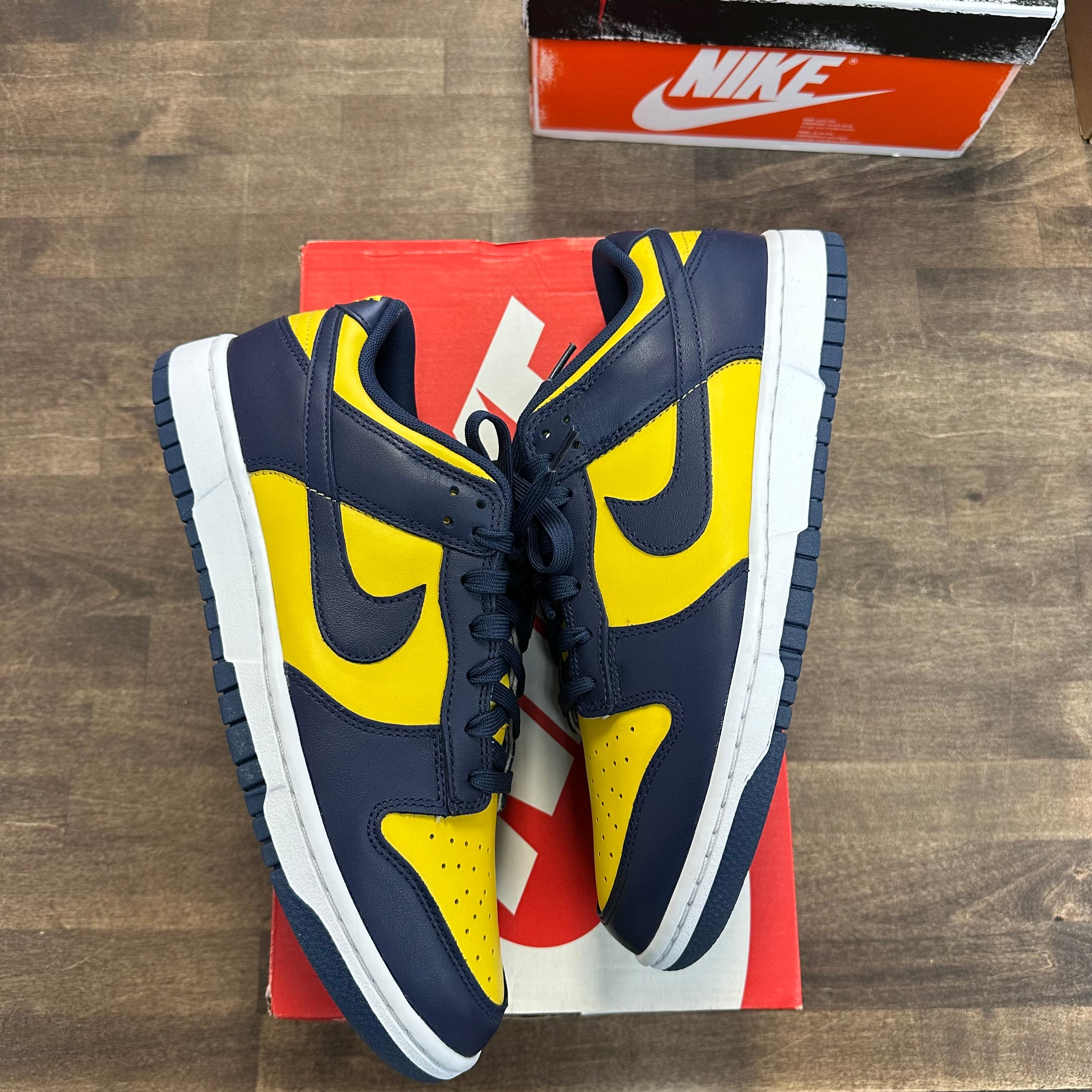 Nike Dunk Low Michigan (2021) Size 9 (Pre-Owned)