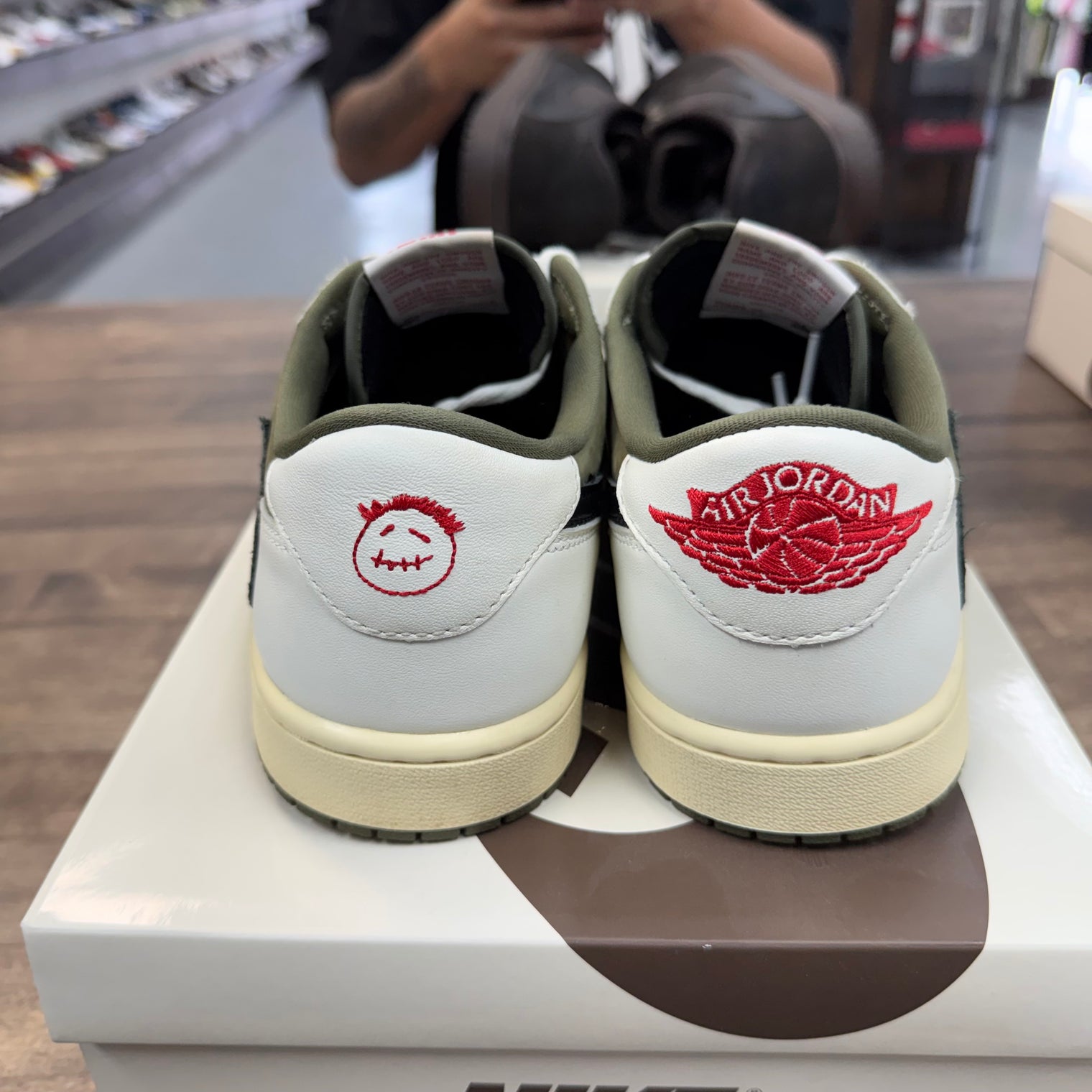 Medium Olive Travis Scott Jordan 1 Low OG SP (USED)