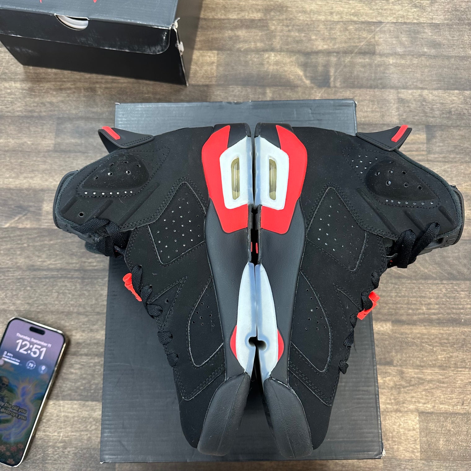 Infrared Jordan 6 Retro (Lightly Worn)