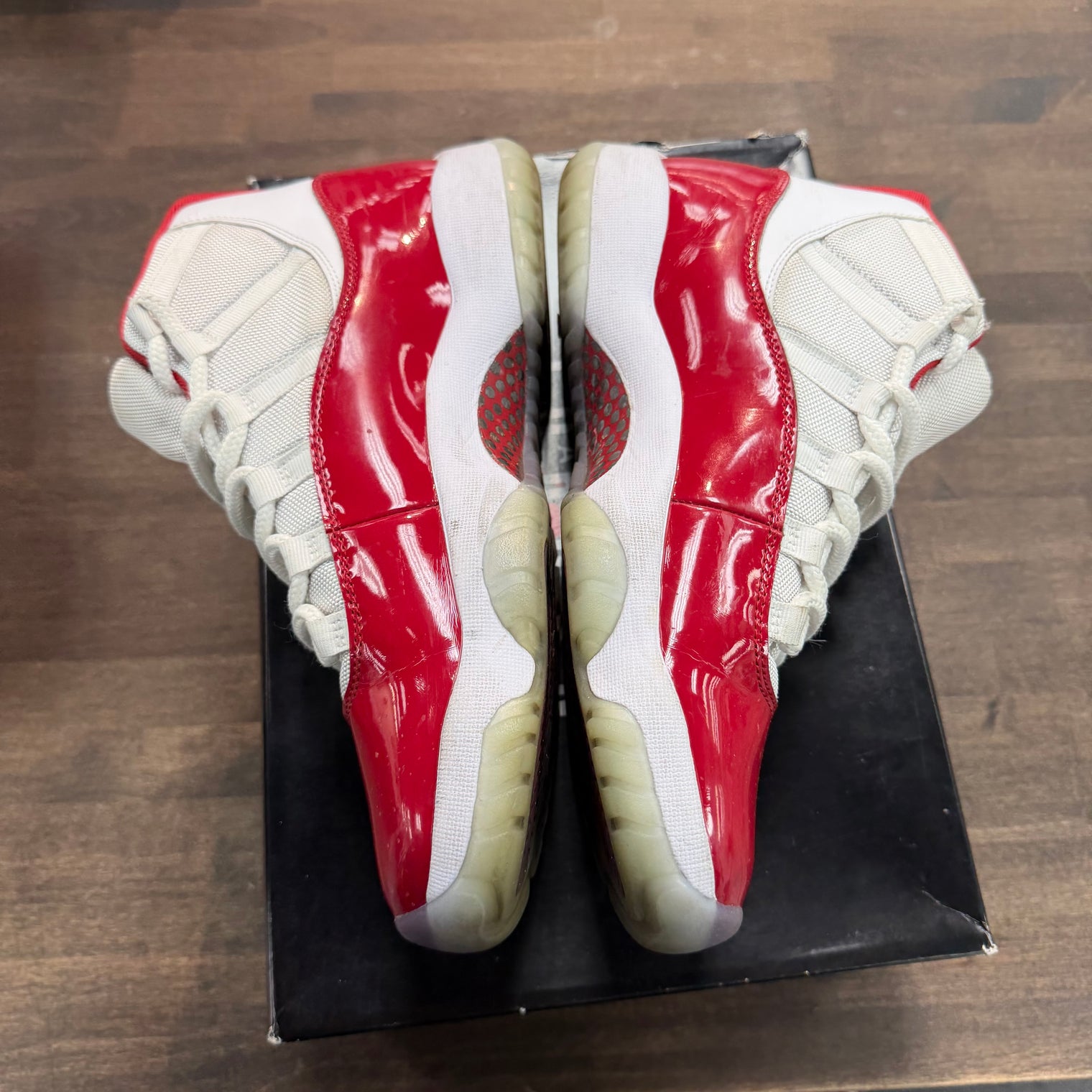Jordan 11 Retro Cherry (2022) (USED)