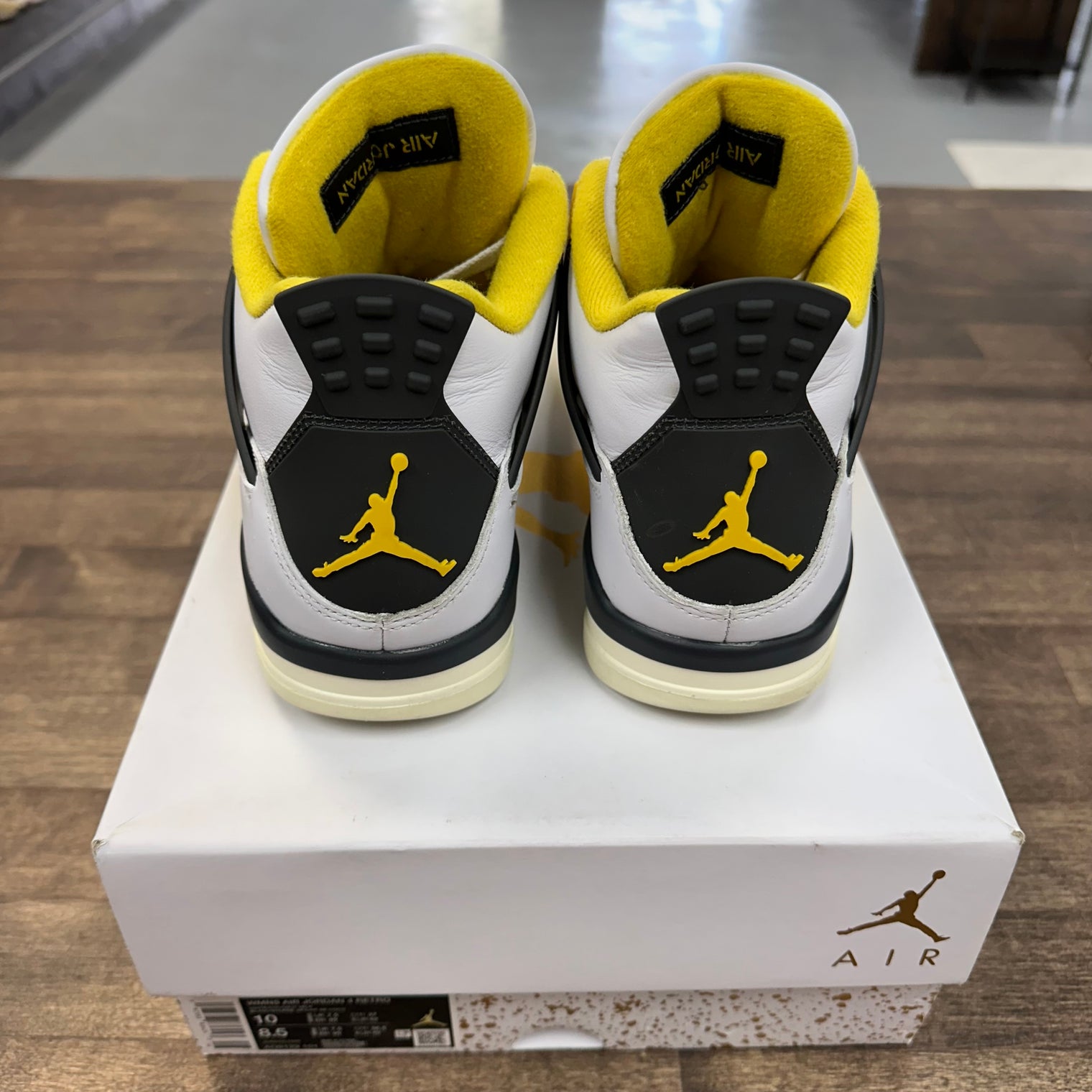 Vivid Sulfur Jordan 4 (W) (USED)